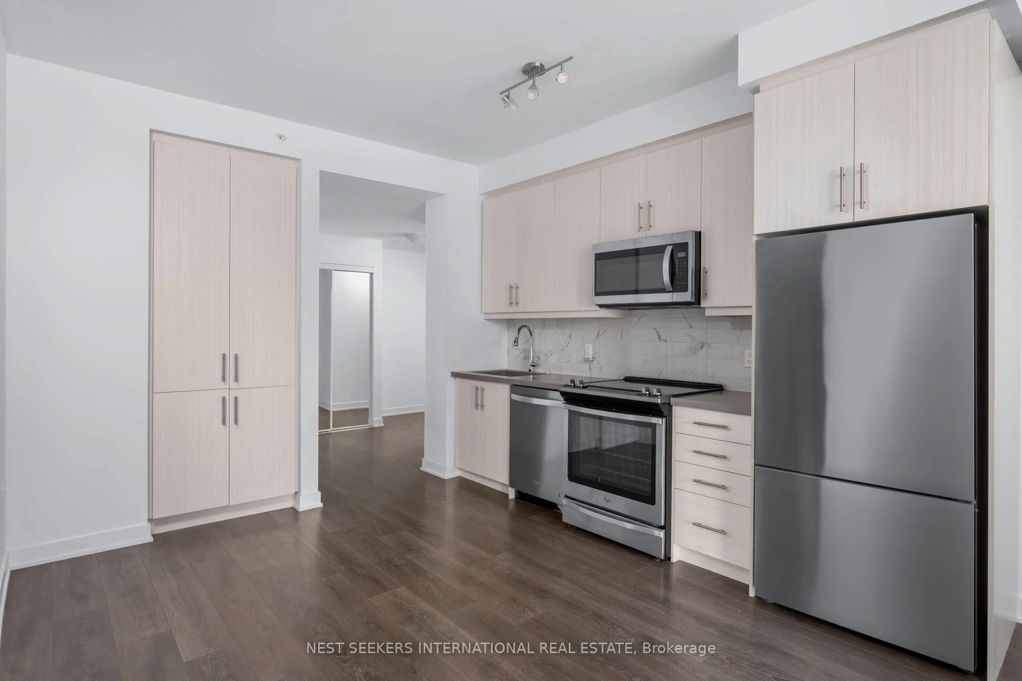 85 Oneida Crescent, #303