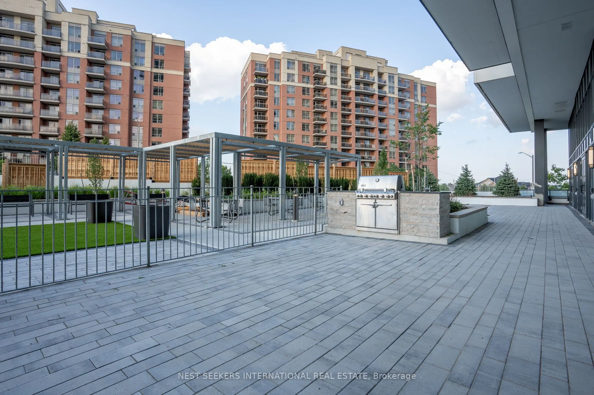 85 Oneida Crescent, #303