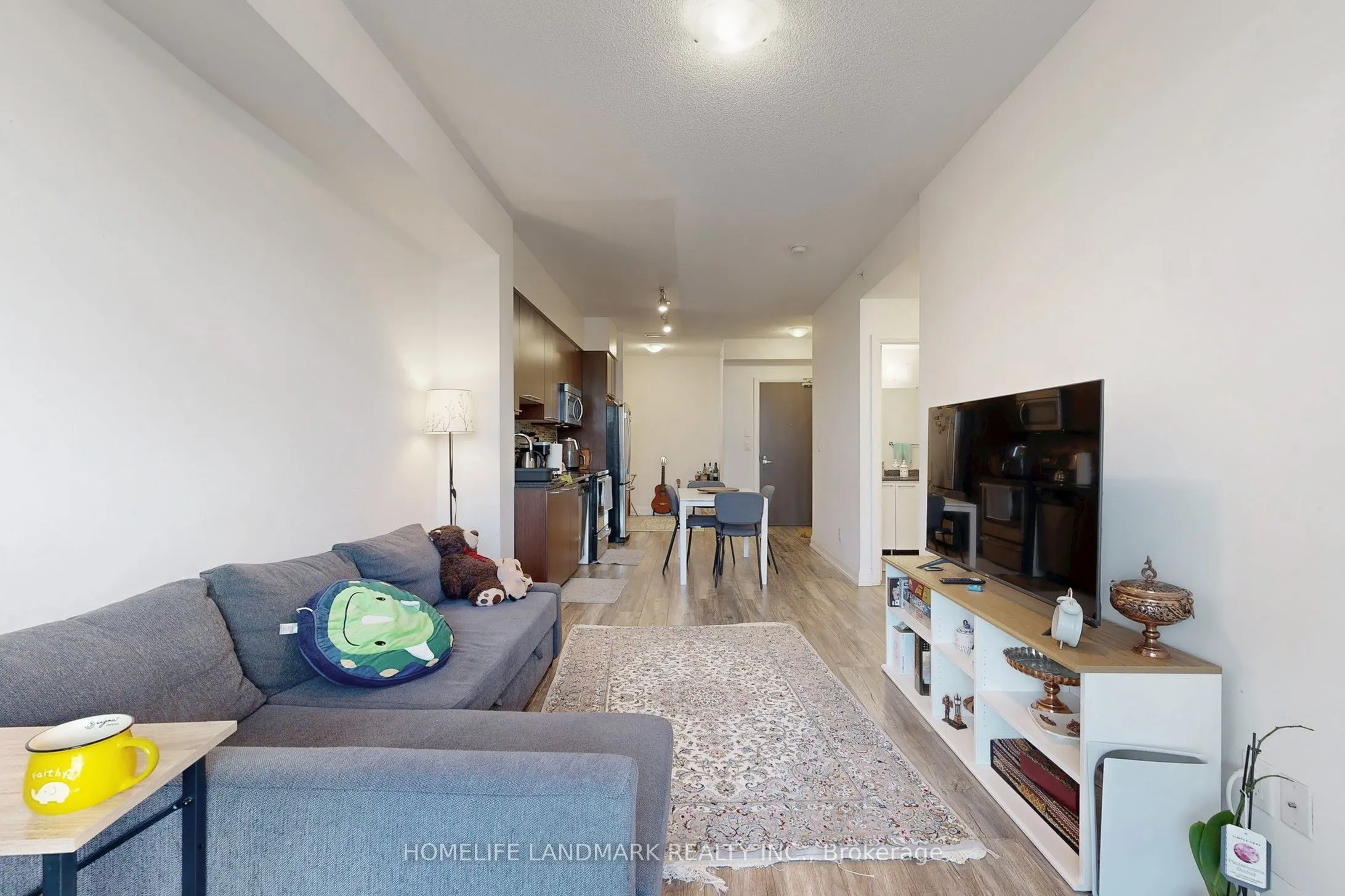 7161 Yonge Street, #1123