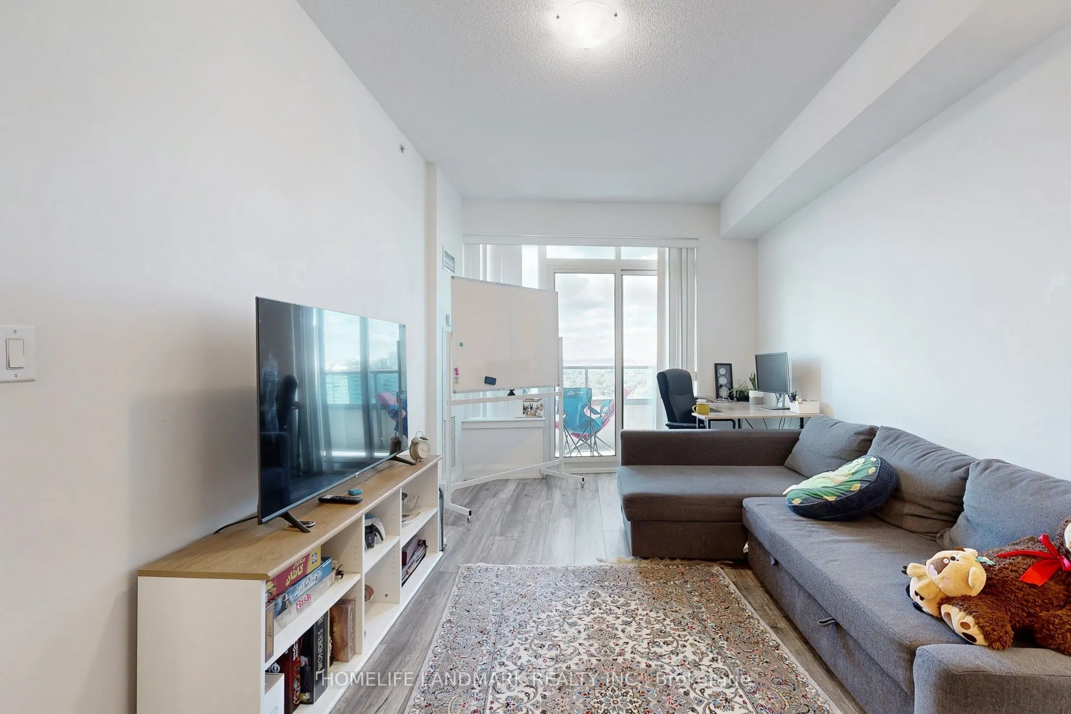 7161 Yonge Street, #1123