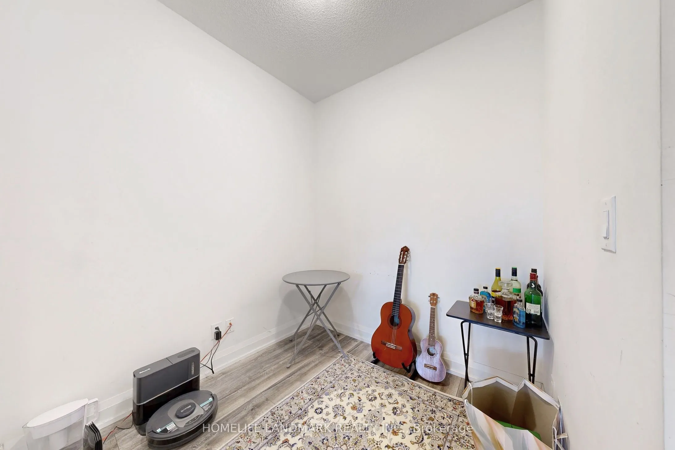 7161 Yonge Street, #1123