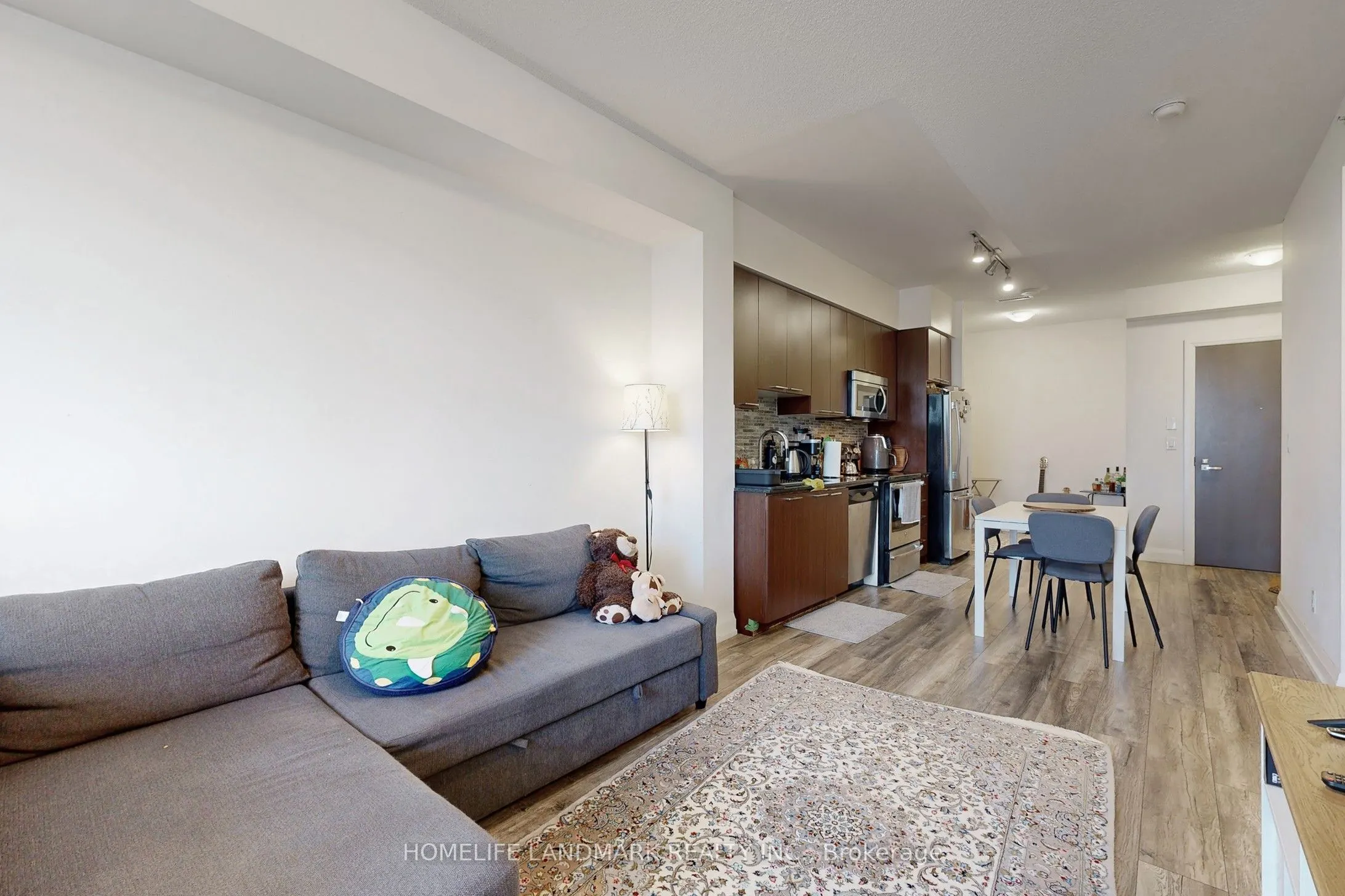 7161 Yonge Street, #1123