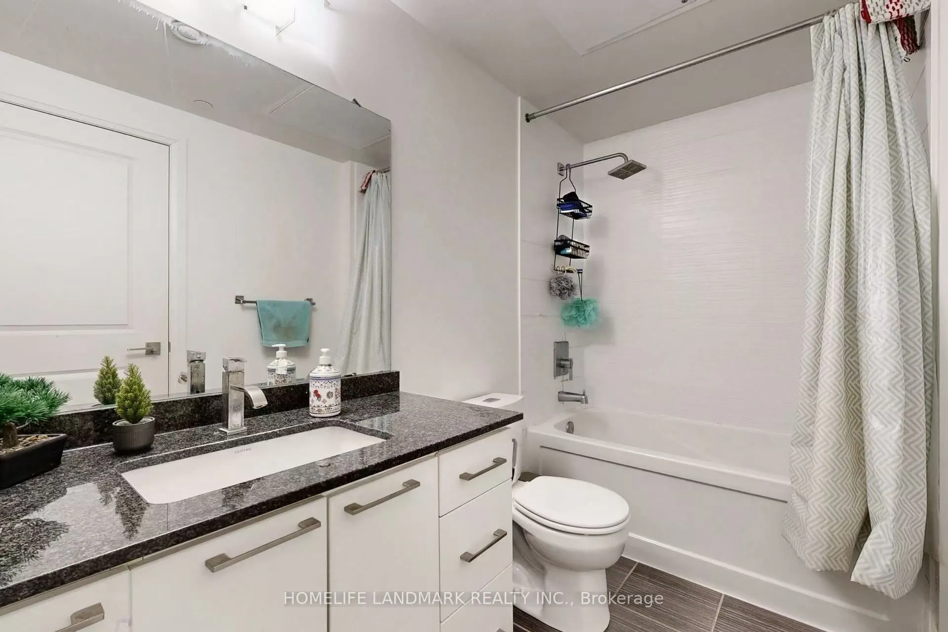 7161 Yonge Street, #1123