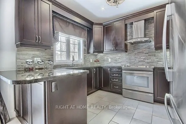 154 Peter Rupert Avenue W