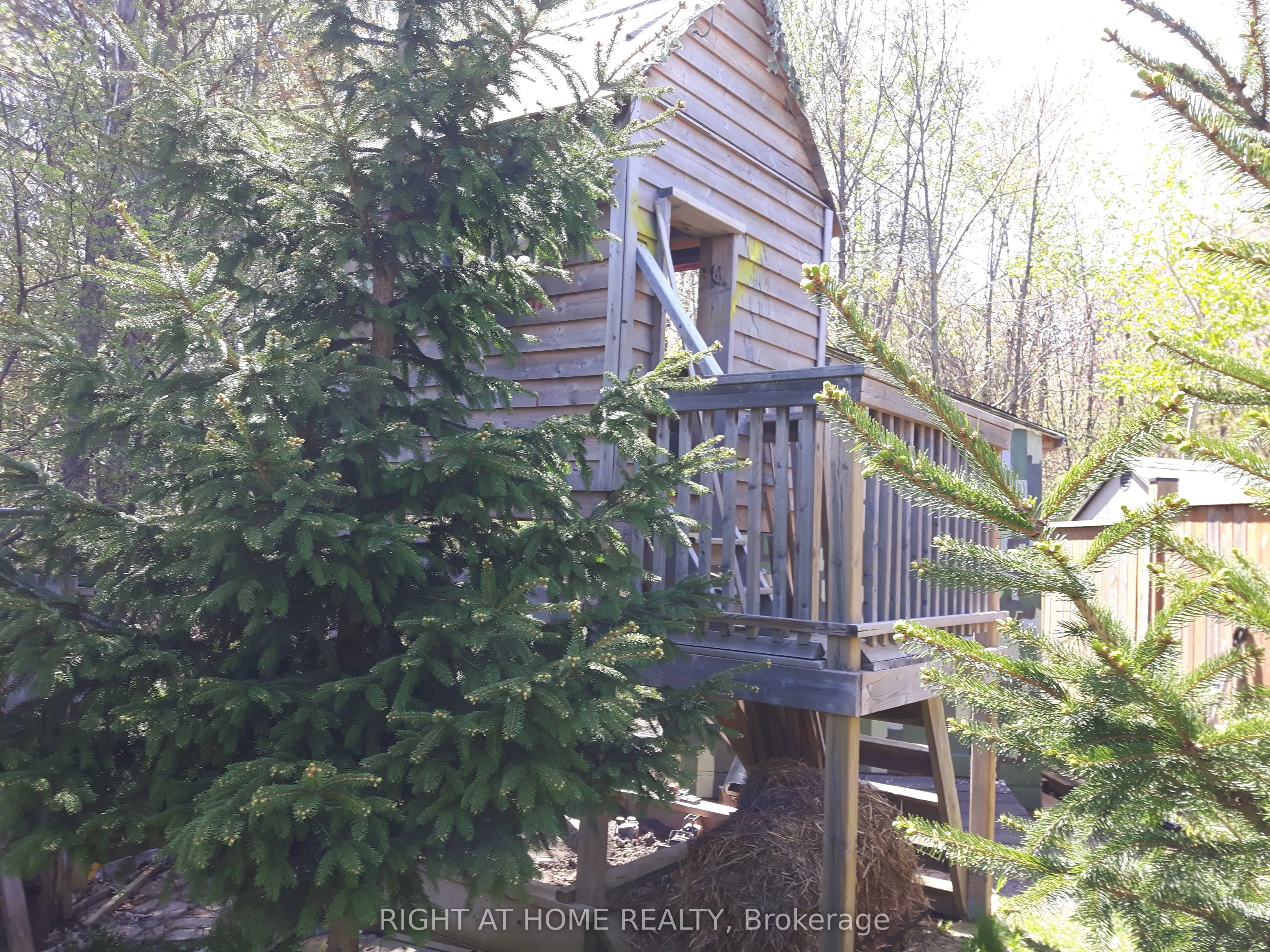 154 Peter Rupert Avenue W