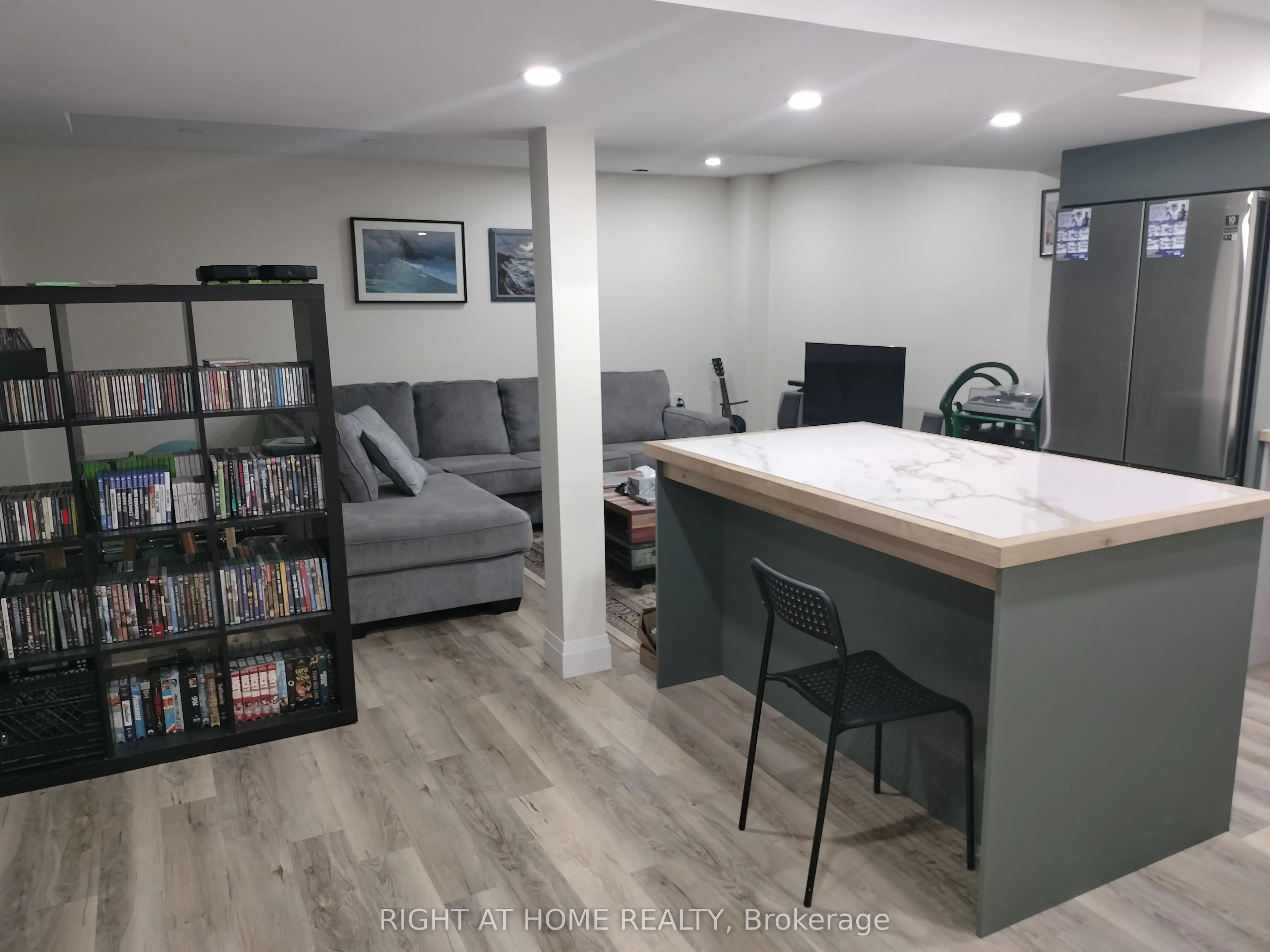 154 Peter Rupert Avenue W