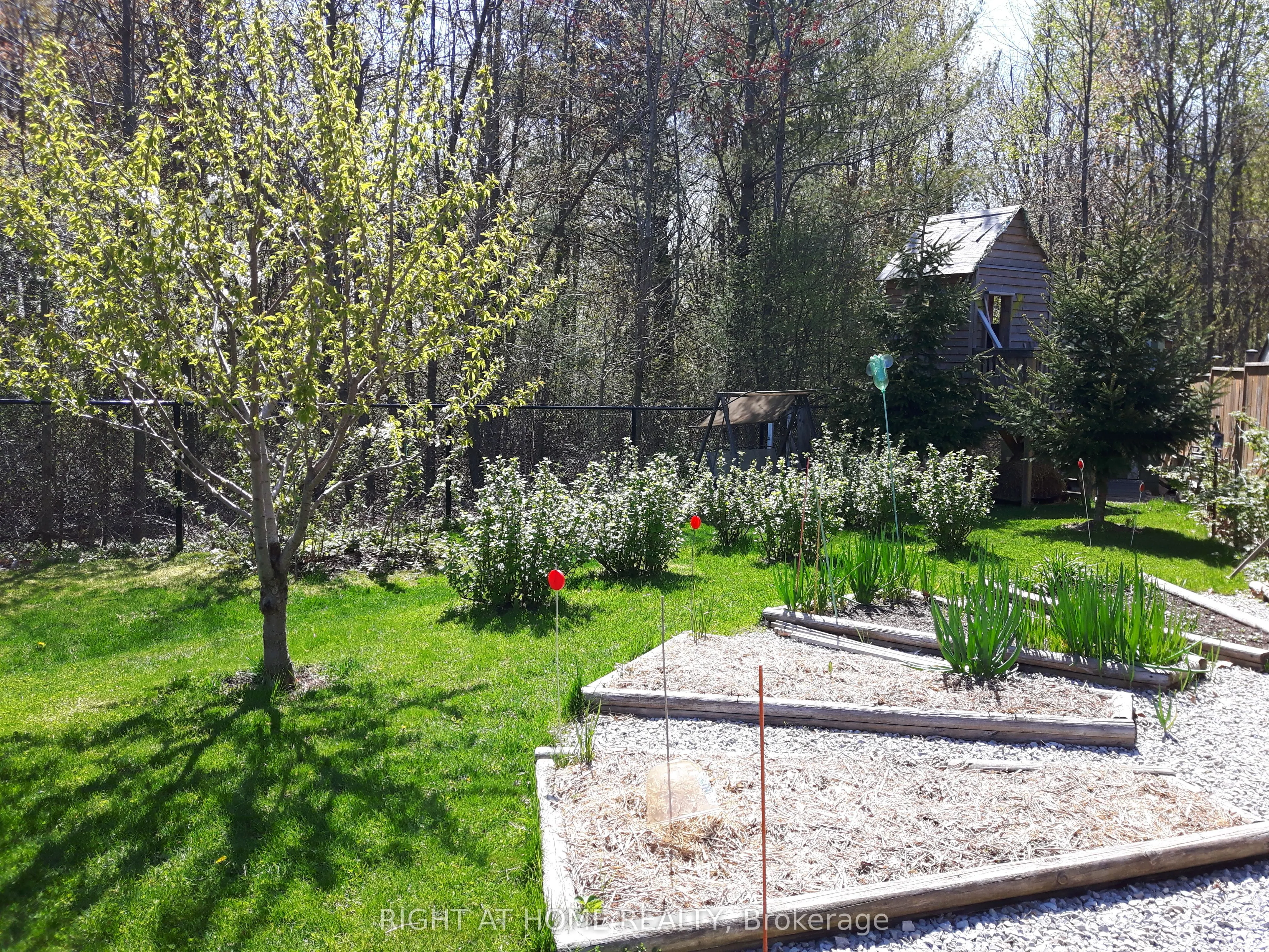 154 Peter Rupert Avenue W