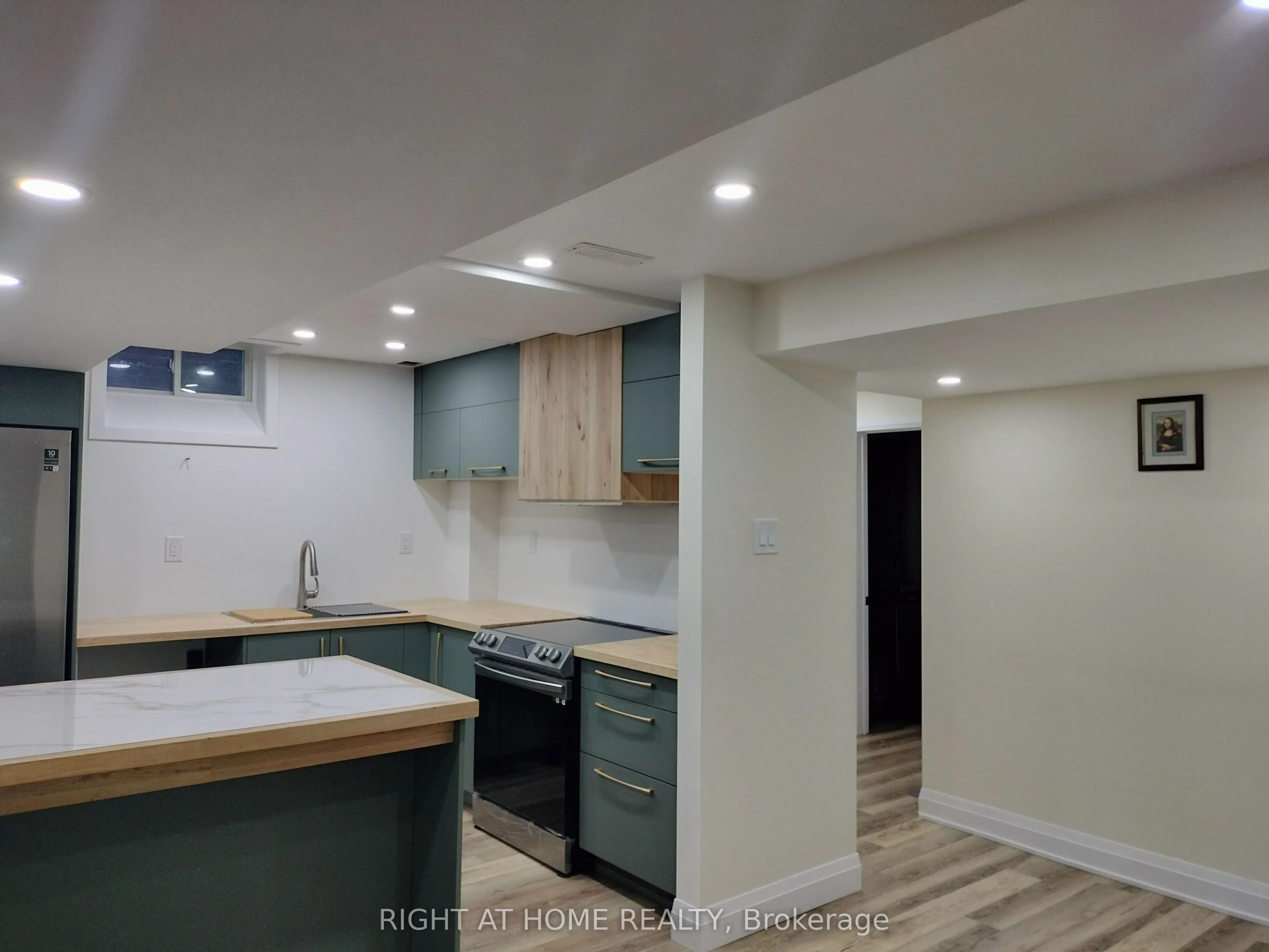 154 Peter Rupert Avenue W