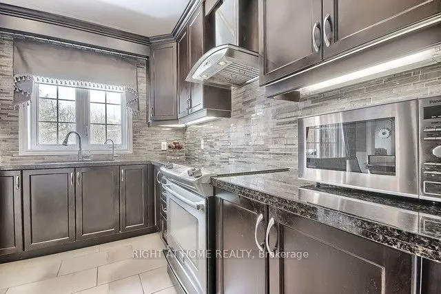 154 Peter Rupert Avenue W