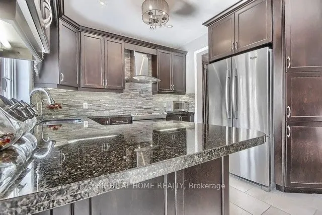 154 Peter Rupert Avenue W