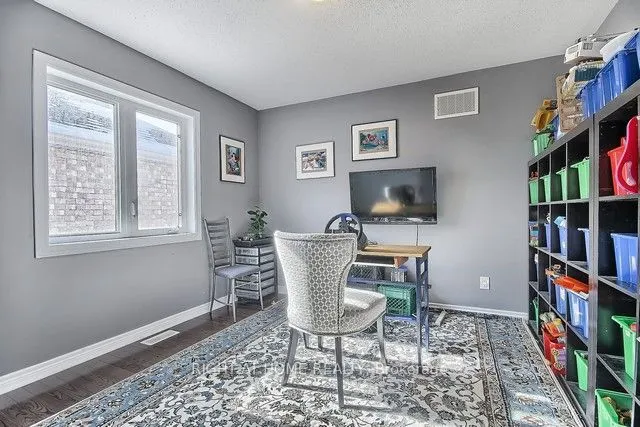 154 Peter Rupert Avenue W