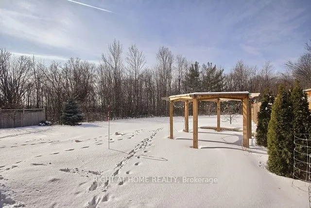 154 Peter Rupert Avenue W