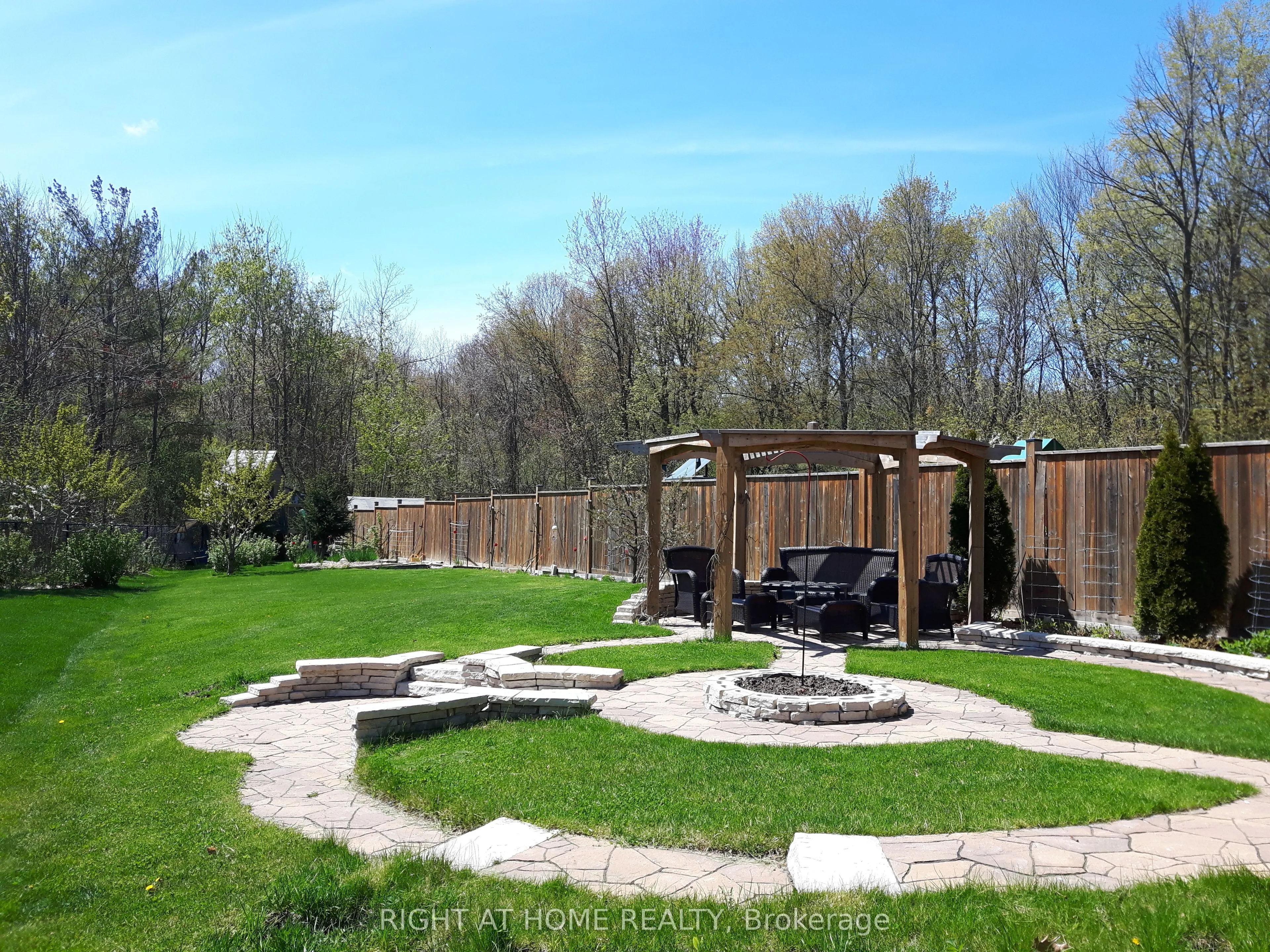 154 Peter Rupert Avenue W