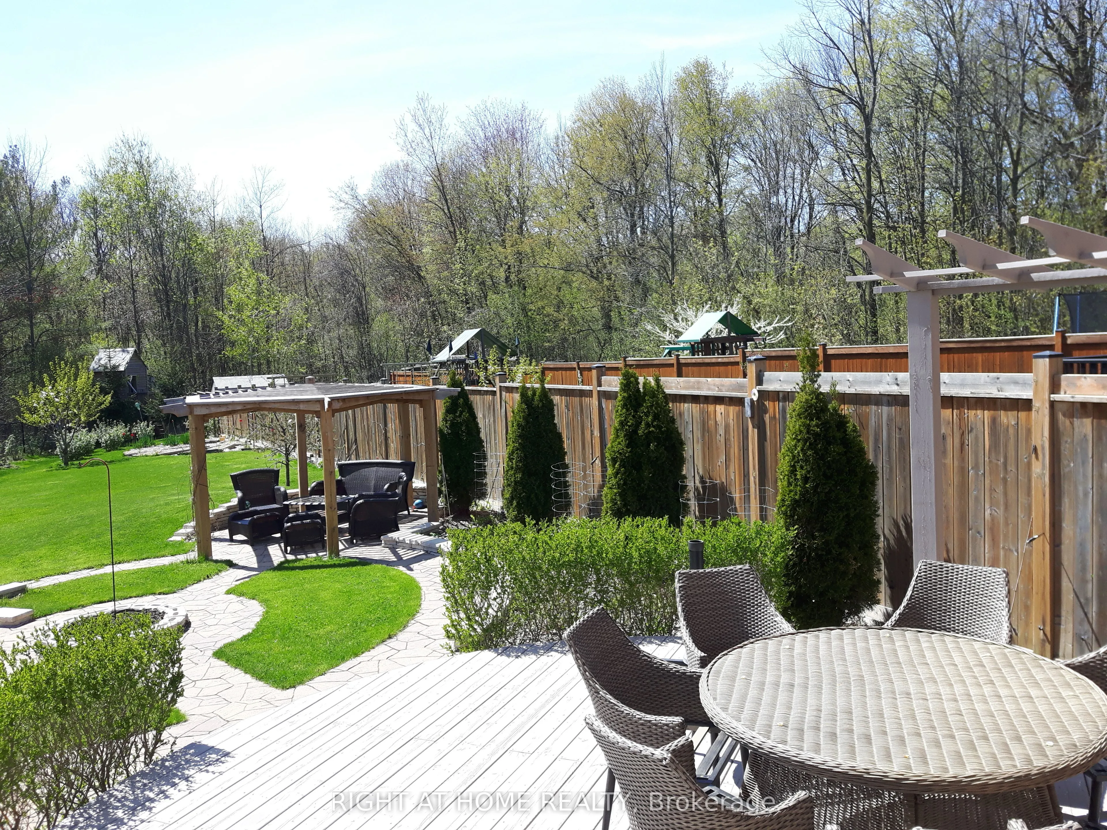 154 Peter Rupert Avenue W