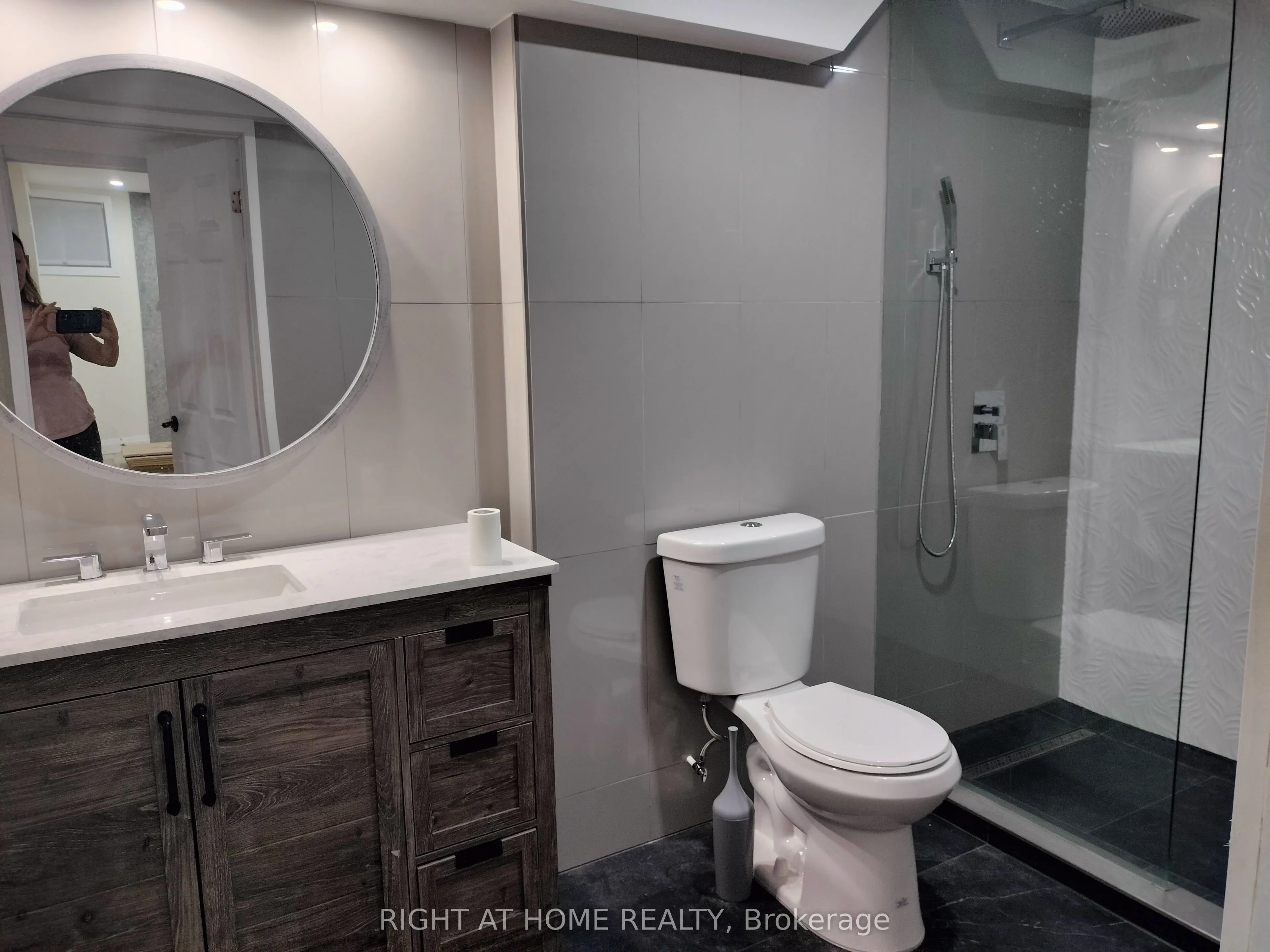 154 Peter Rupert Avenue W