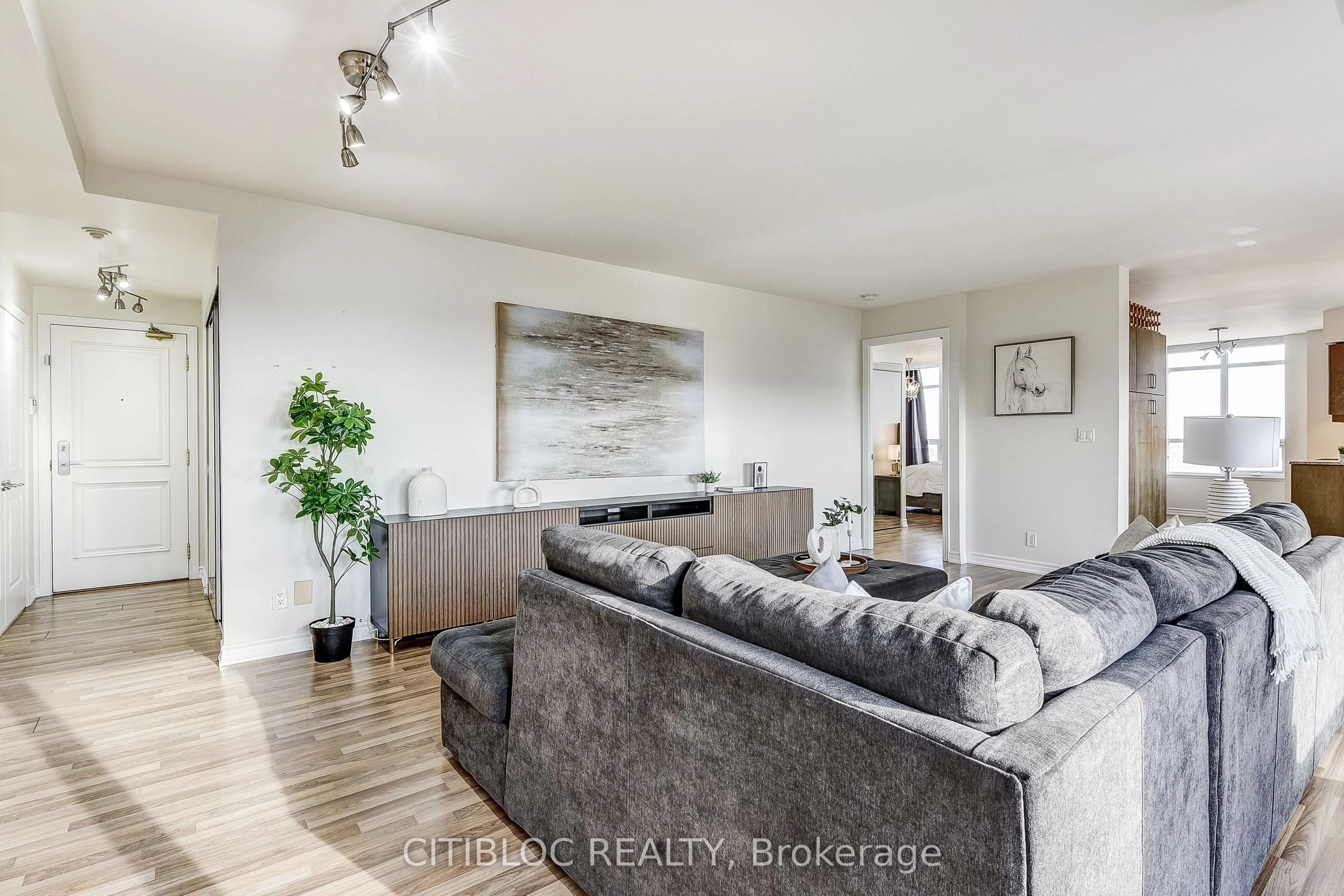 9225 Jane Street, #1614