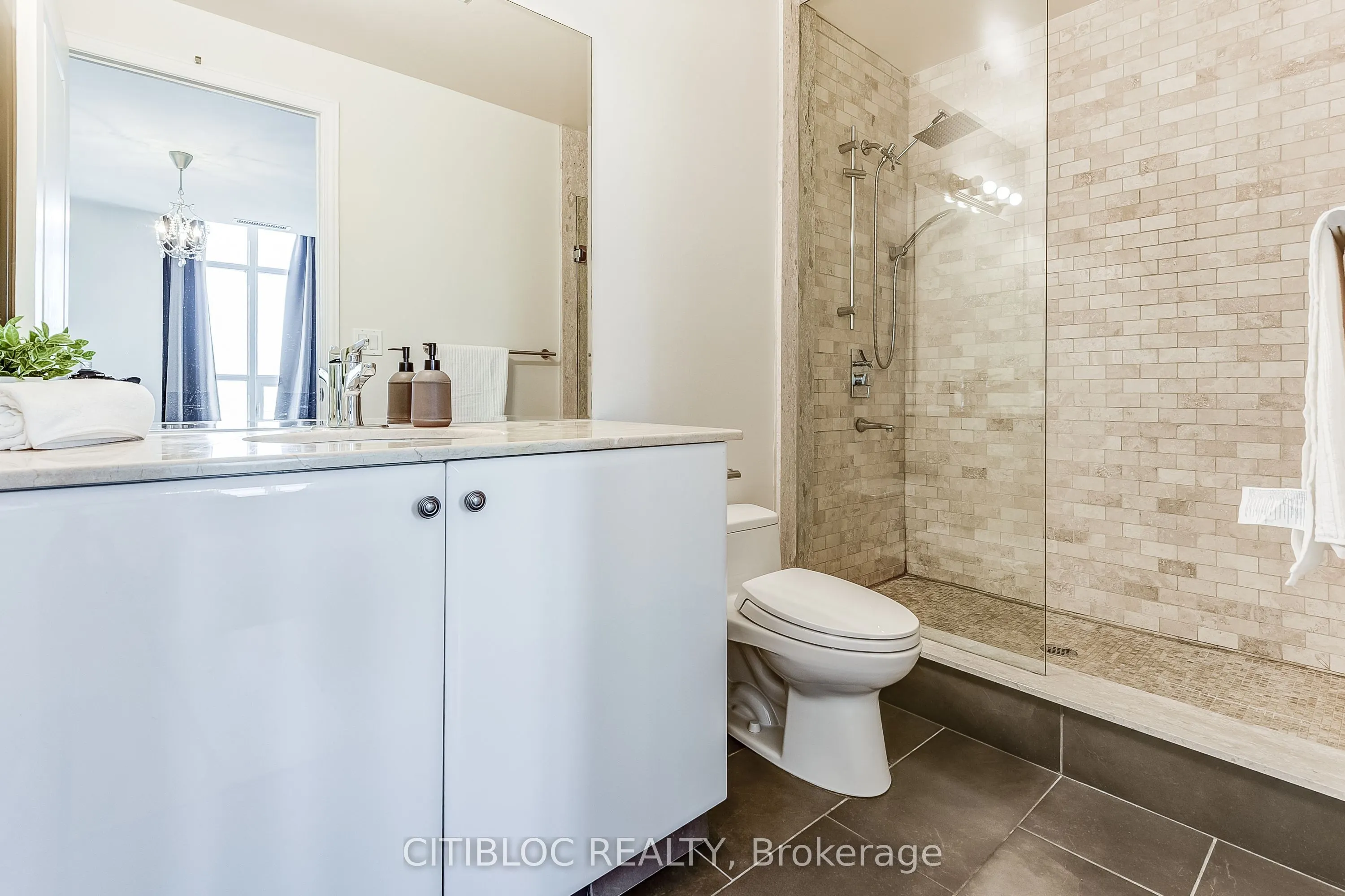 9225 Jane Street, #1614