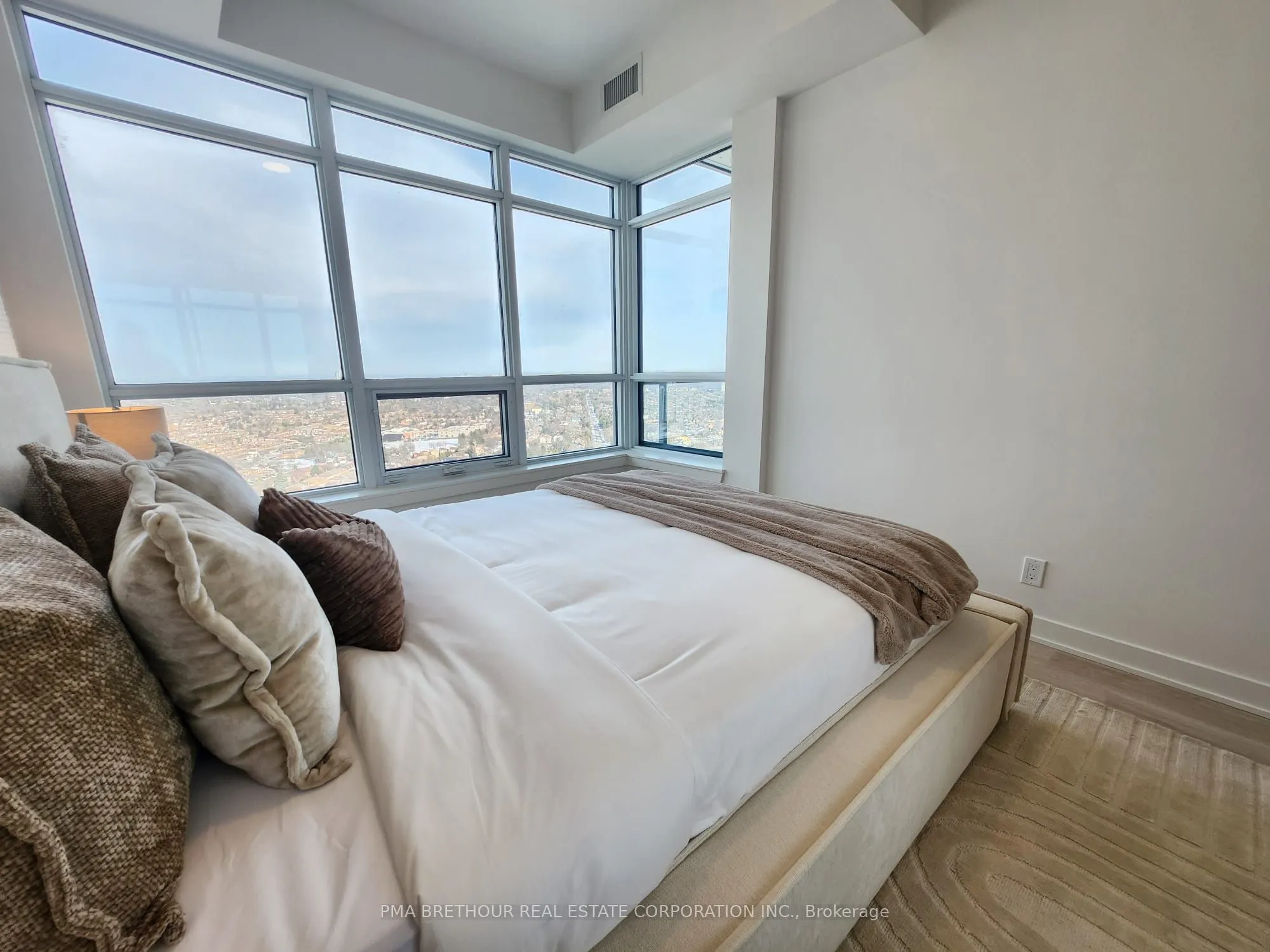 50 Upper Mall Way, #B-2909