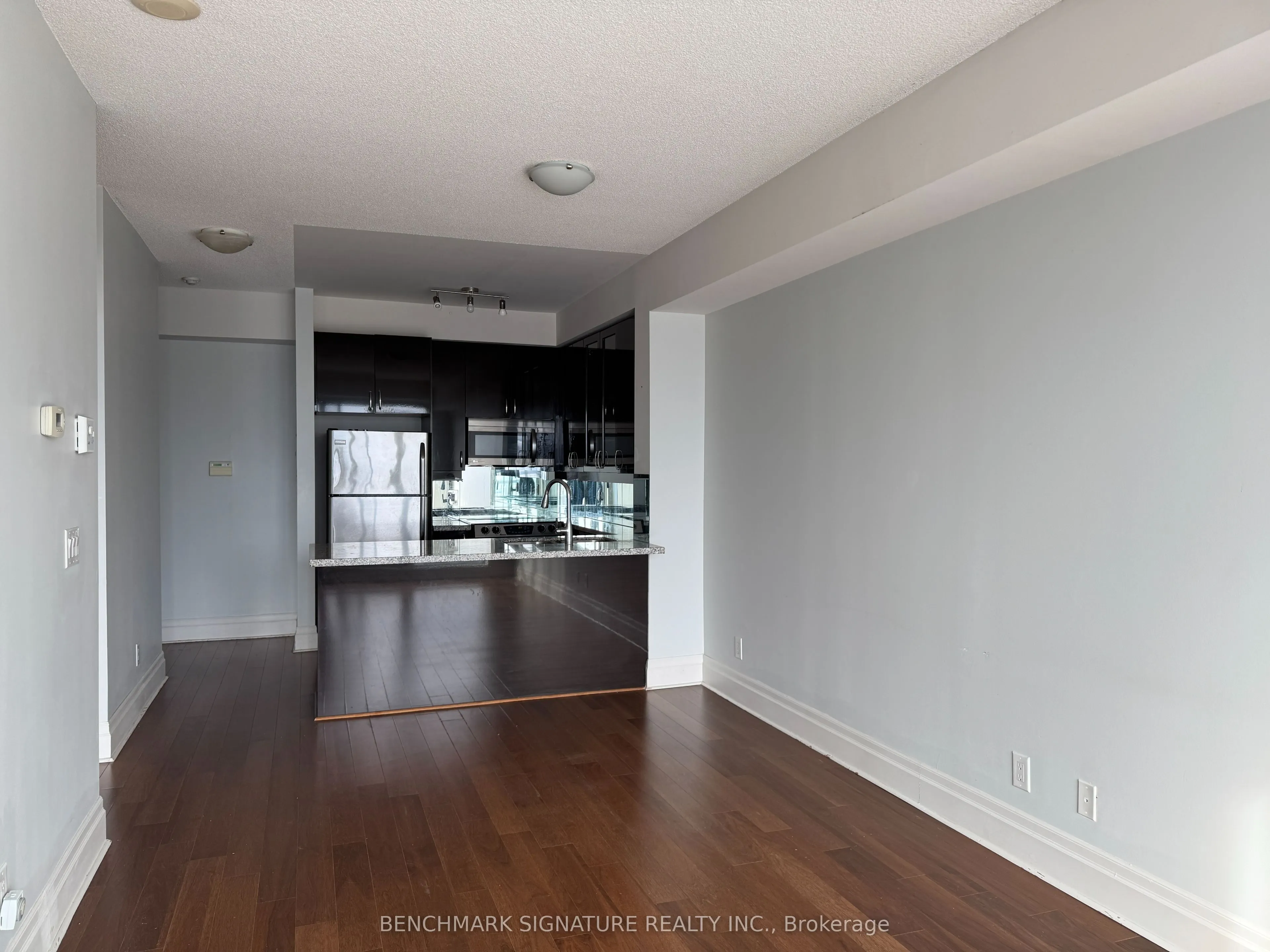 151 Upper Duke Crescent, #1001