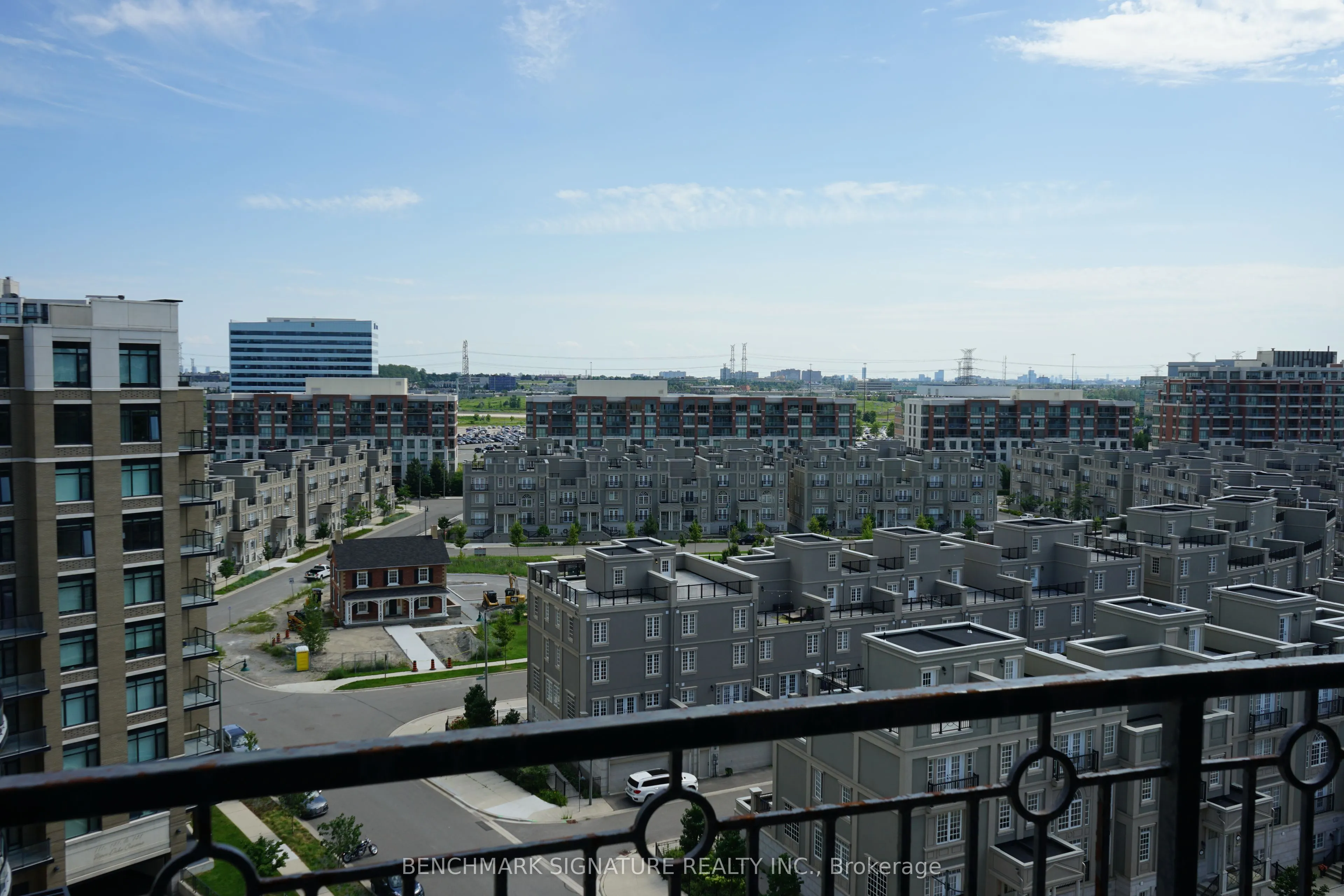 151 Upper Duke Crescent, #1001