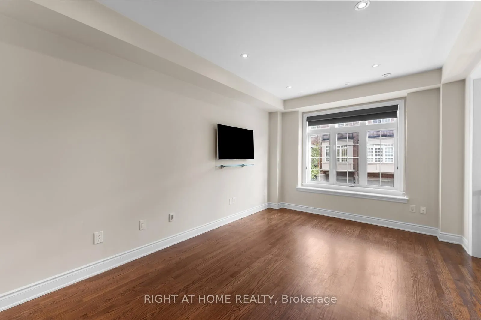 18 Isaac Devins Avenue