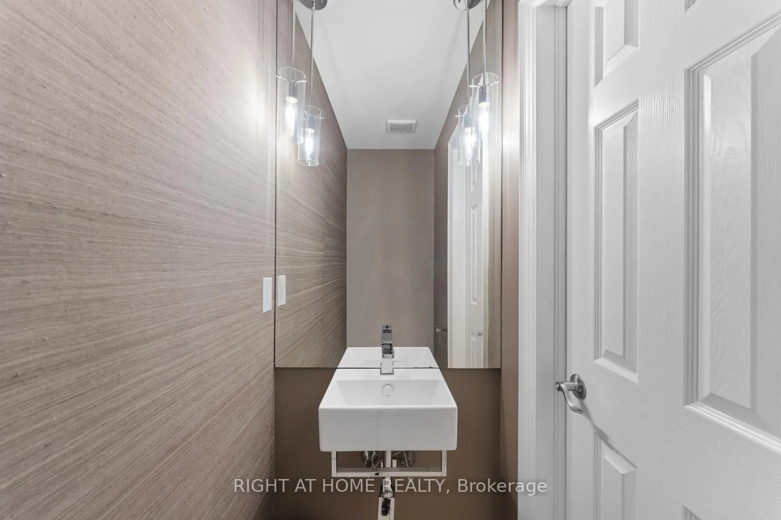 18 Isaac Devins Avenue