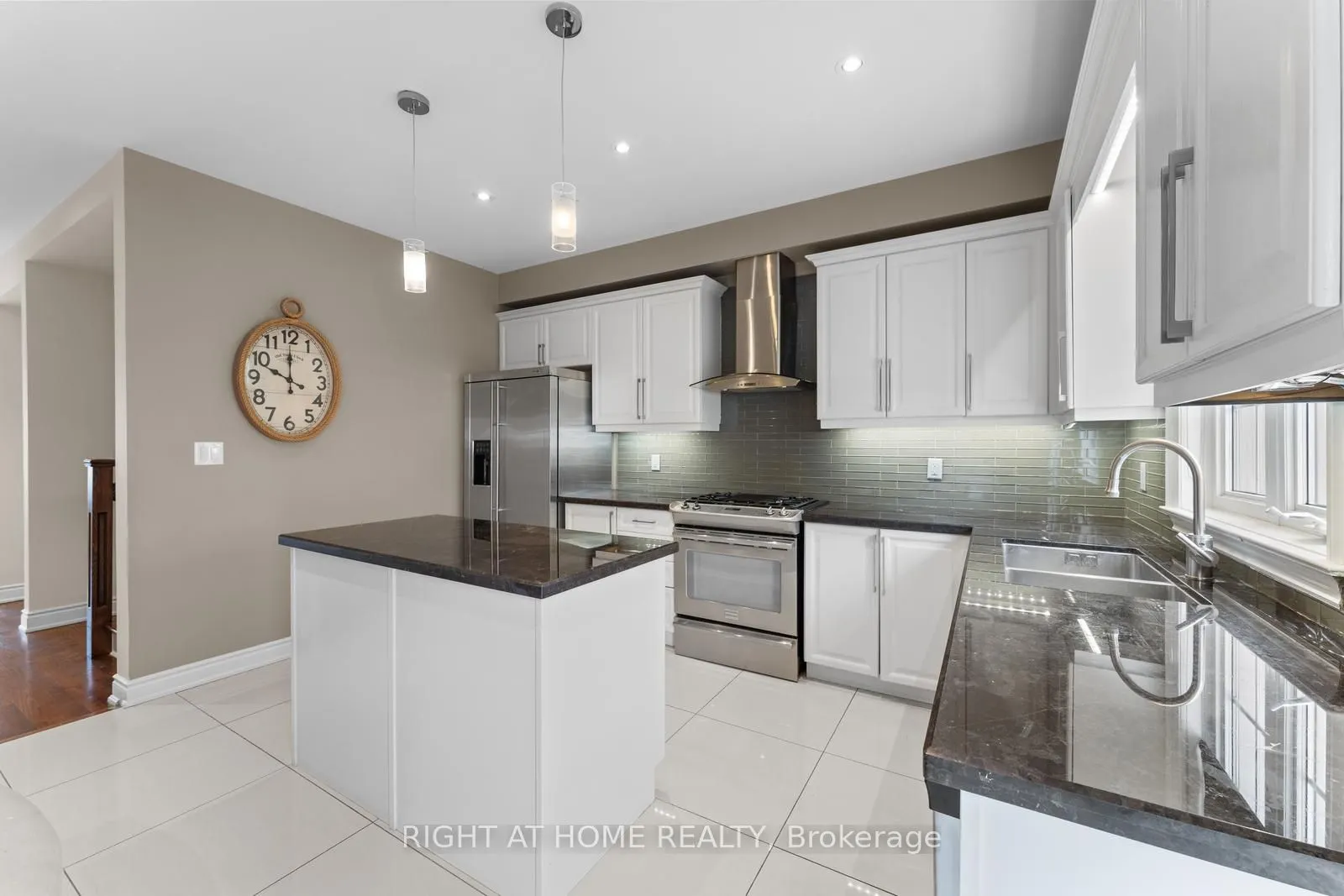 18 Isaac Devins Avenue