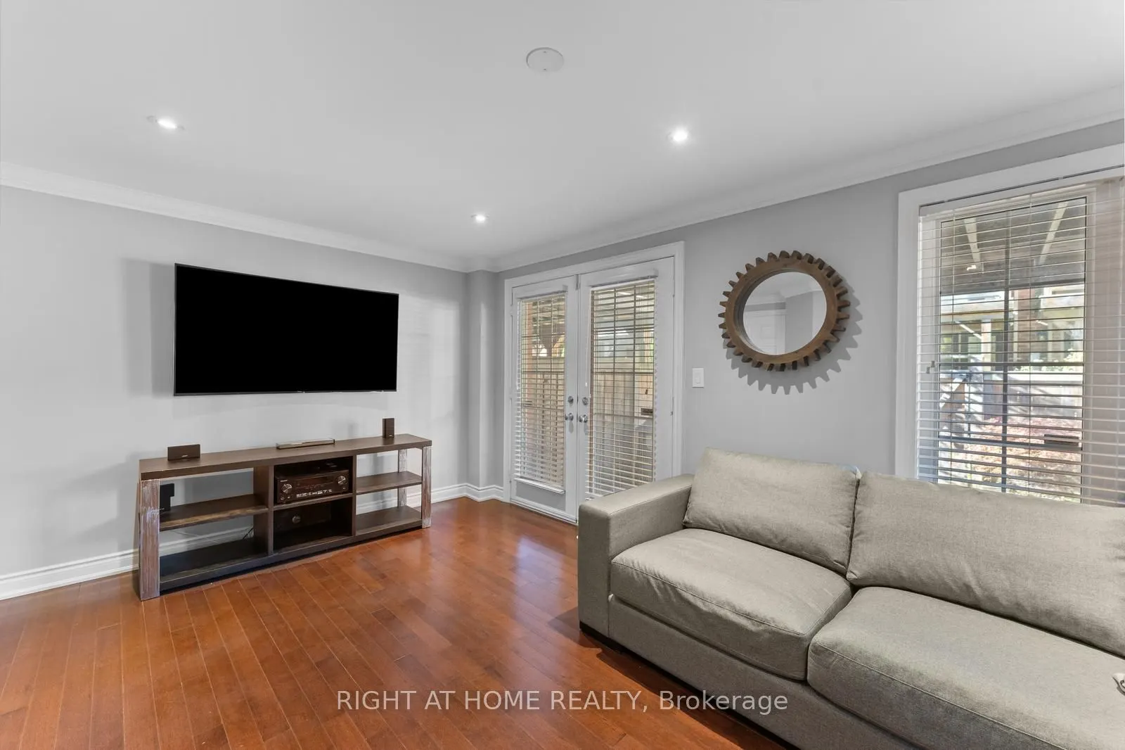 18 Isaac Devins Avenue