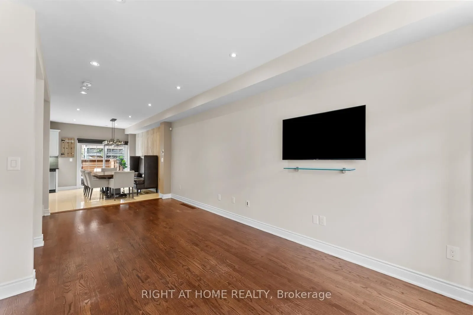 18 Isaac Devins Avenue