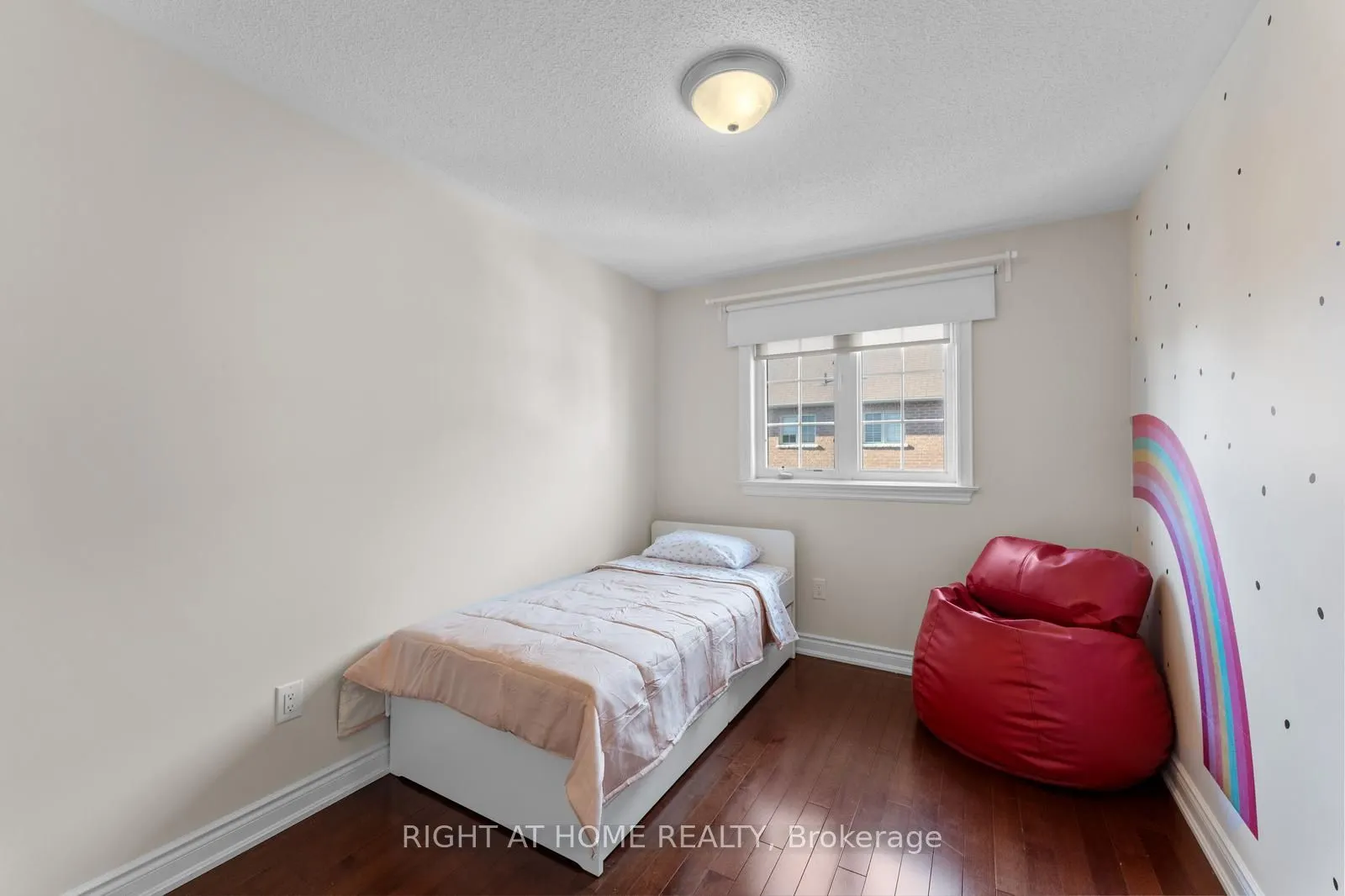 18 Isaac Devins Avenue