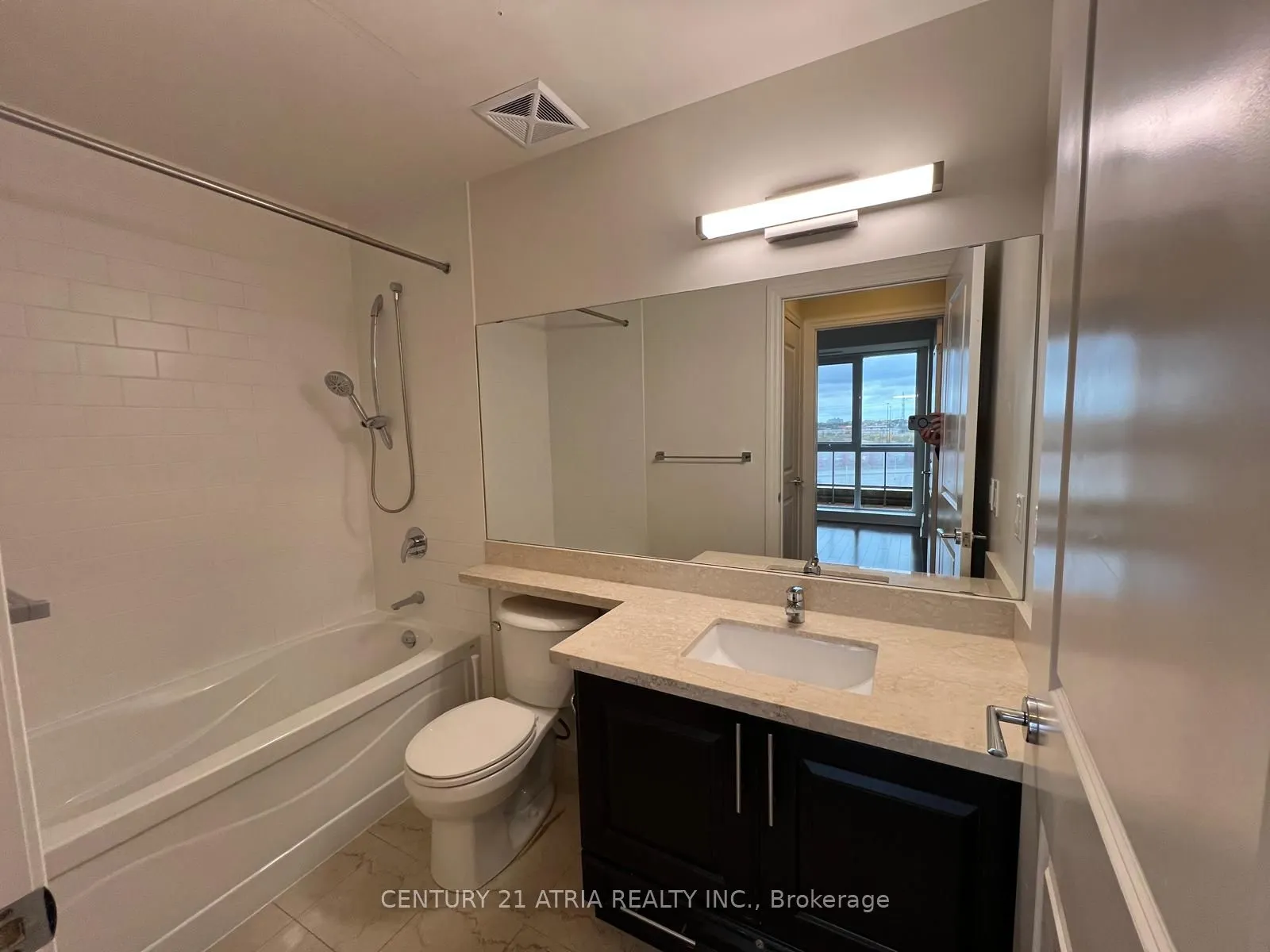 1 Upper Duke Crescent, #904