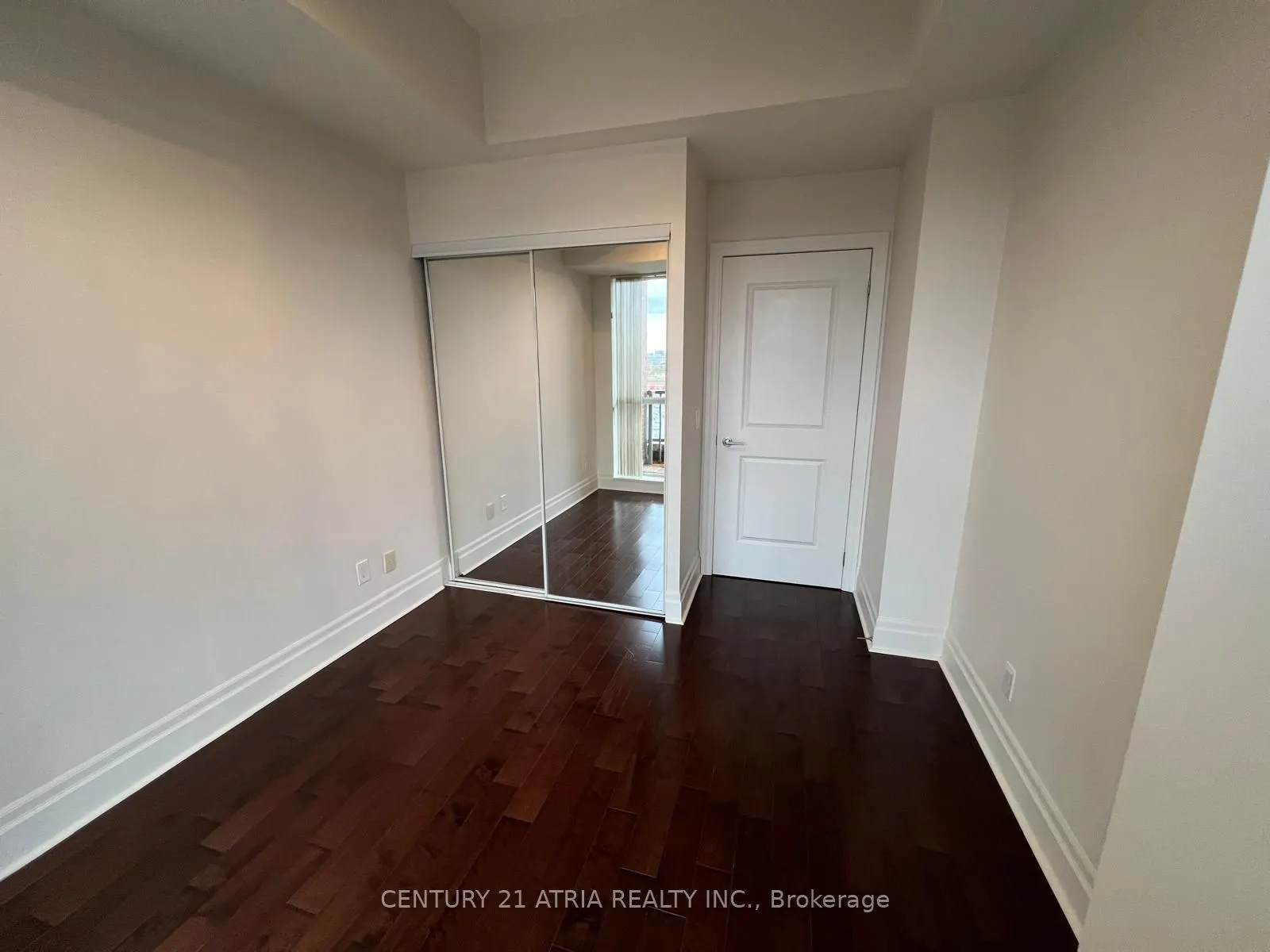 1 Upper Duke Crescent, #904