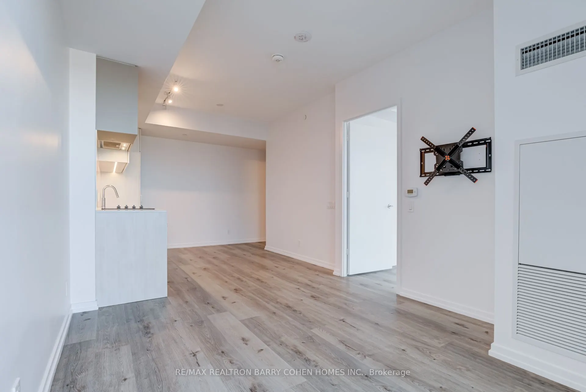 1000 Portage Parkway, #4015