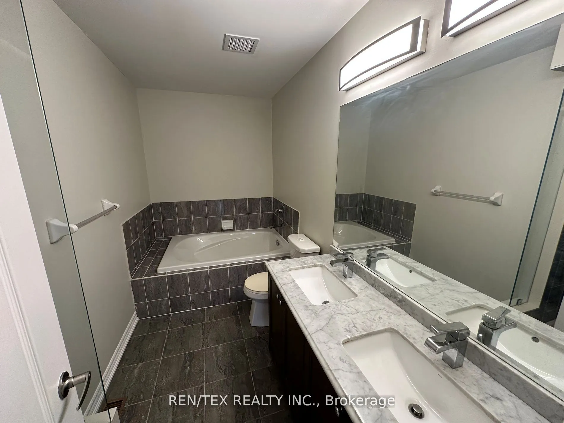 3865 Major Mackenzie Drive, #208