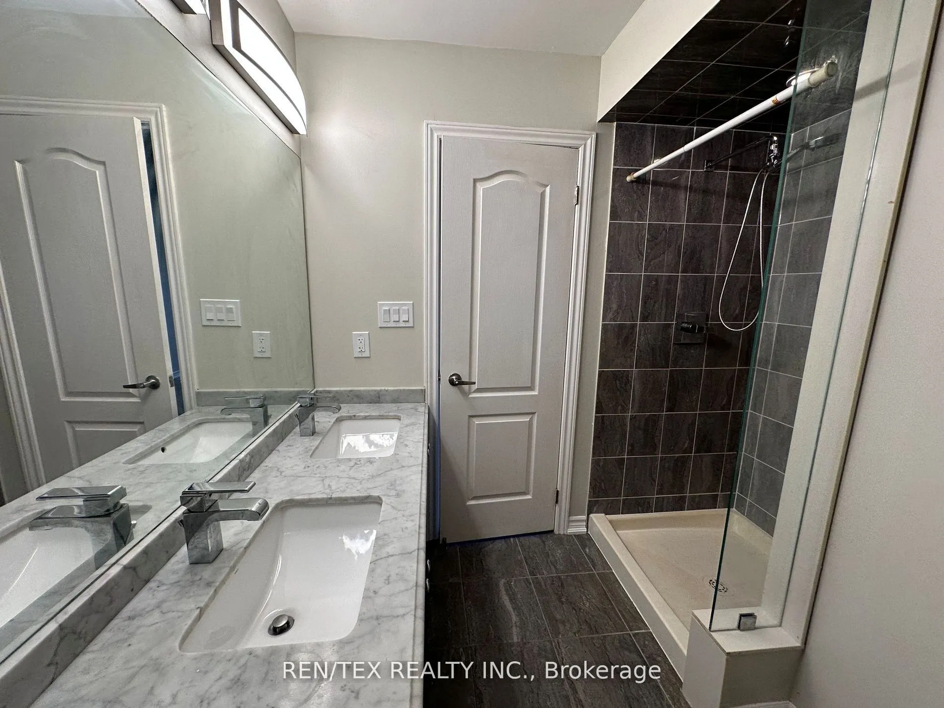 3865 Major Mackenzie Drive, #208