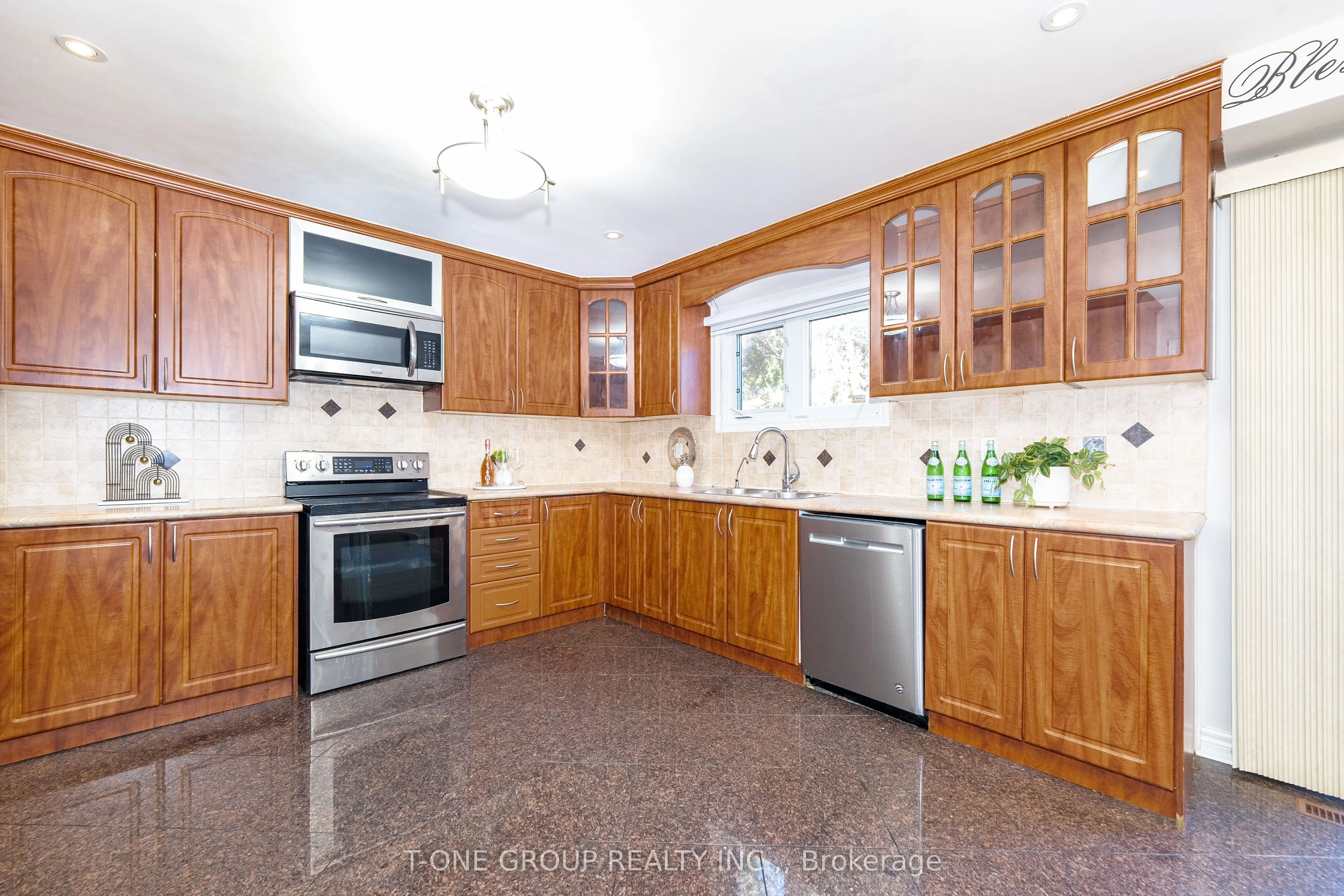 382 Elgin Mills Road W