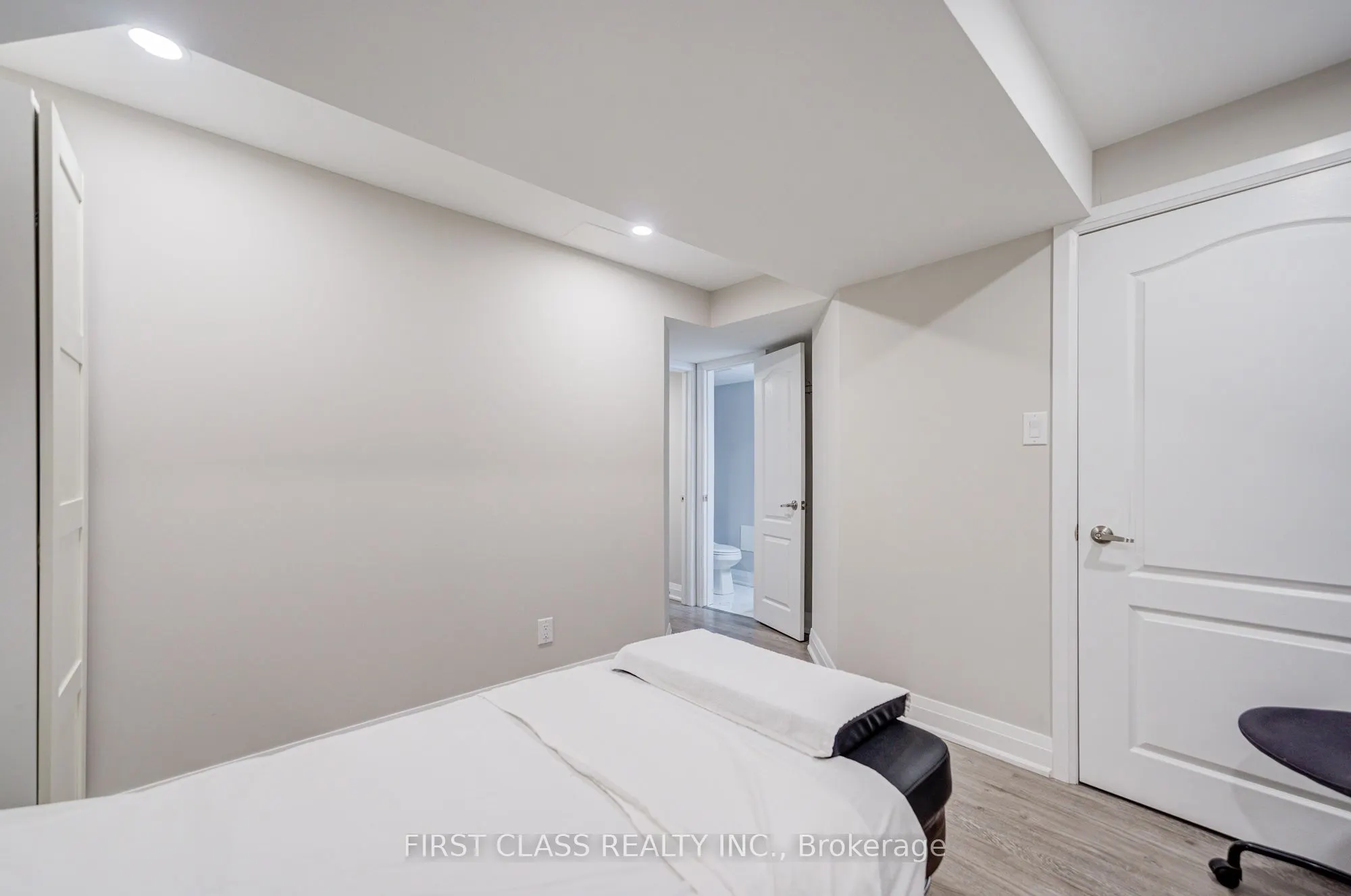 35 Thomas Foster Street