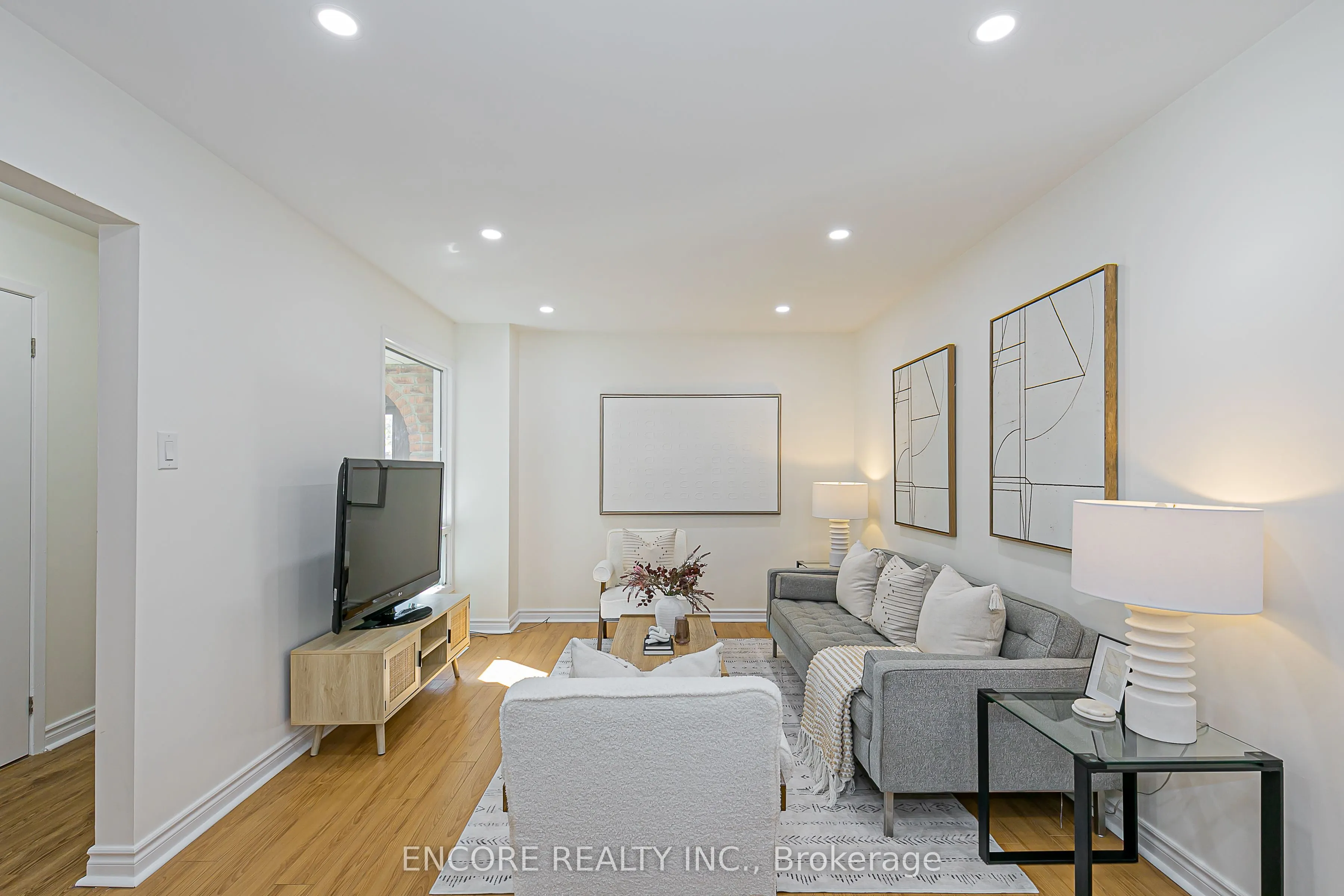 67 Cottsmore Crescent