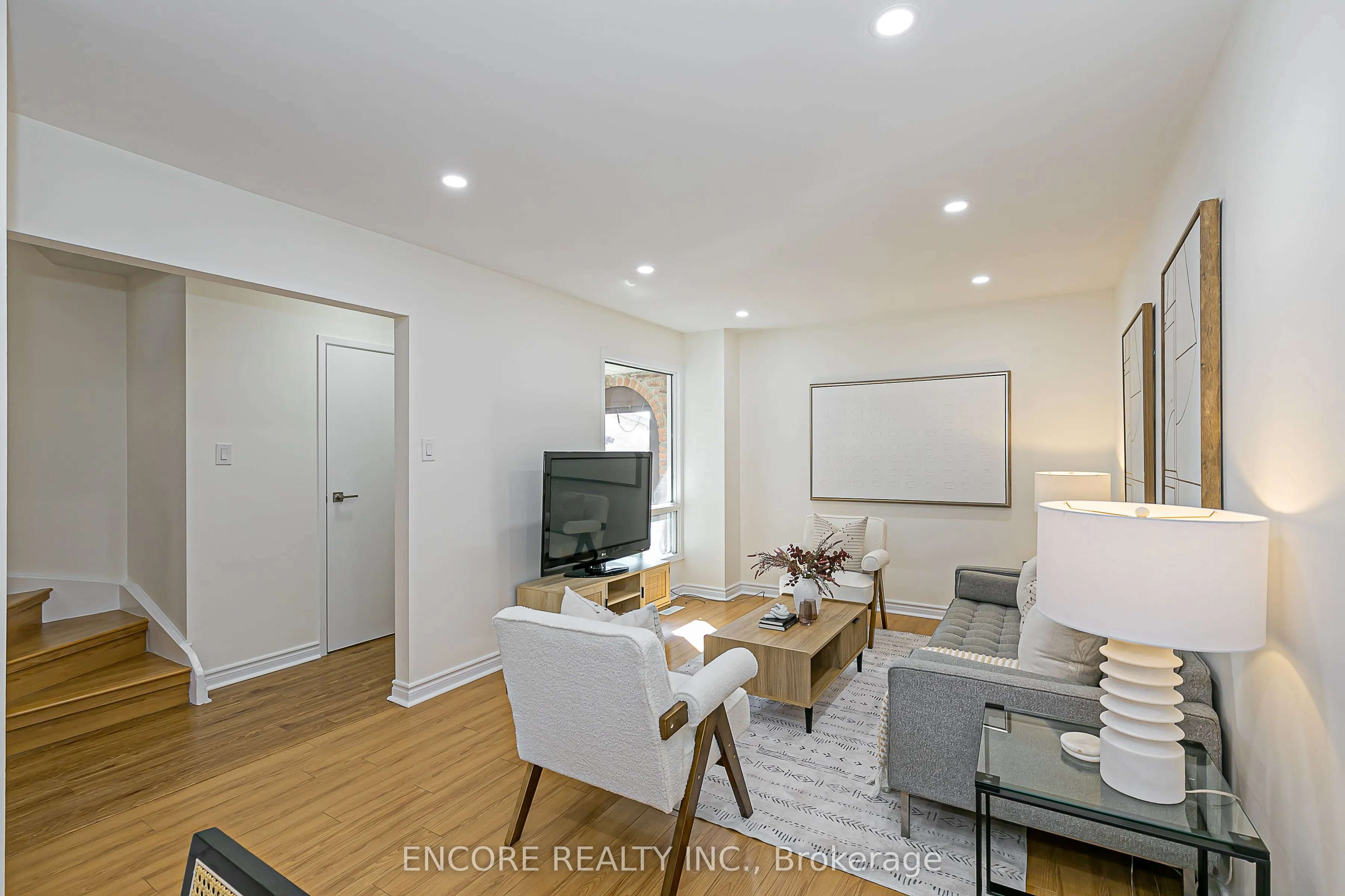 67 Cottsmore Crescent