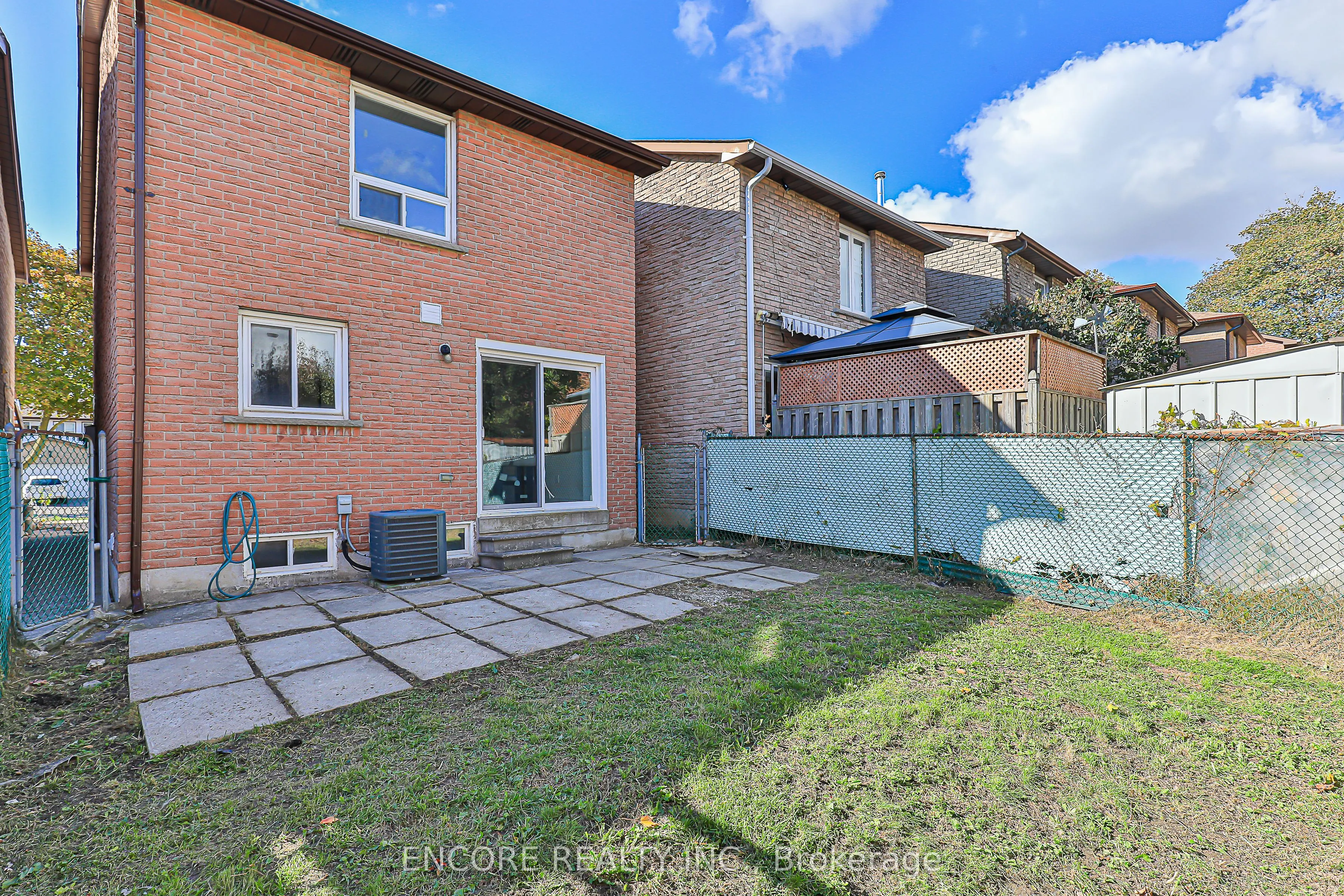 67 Cottsmore Crescent