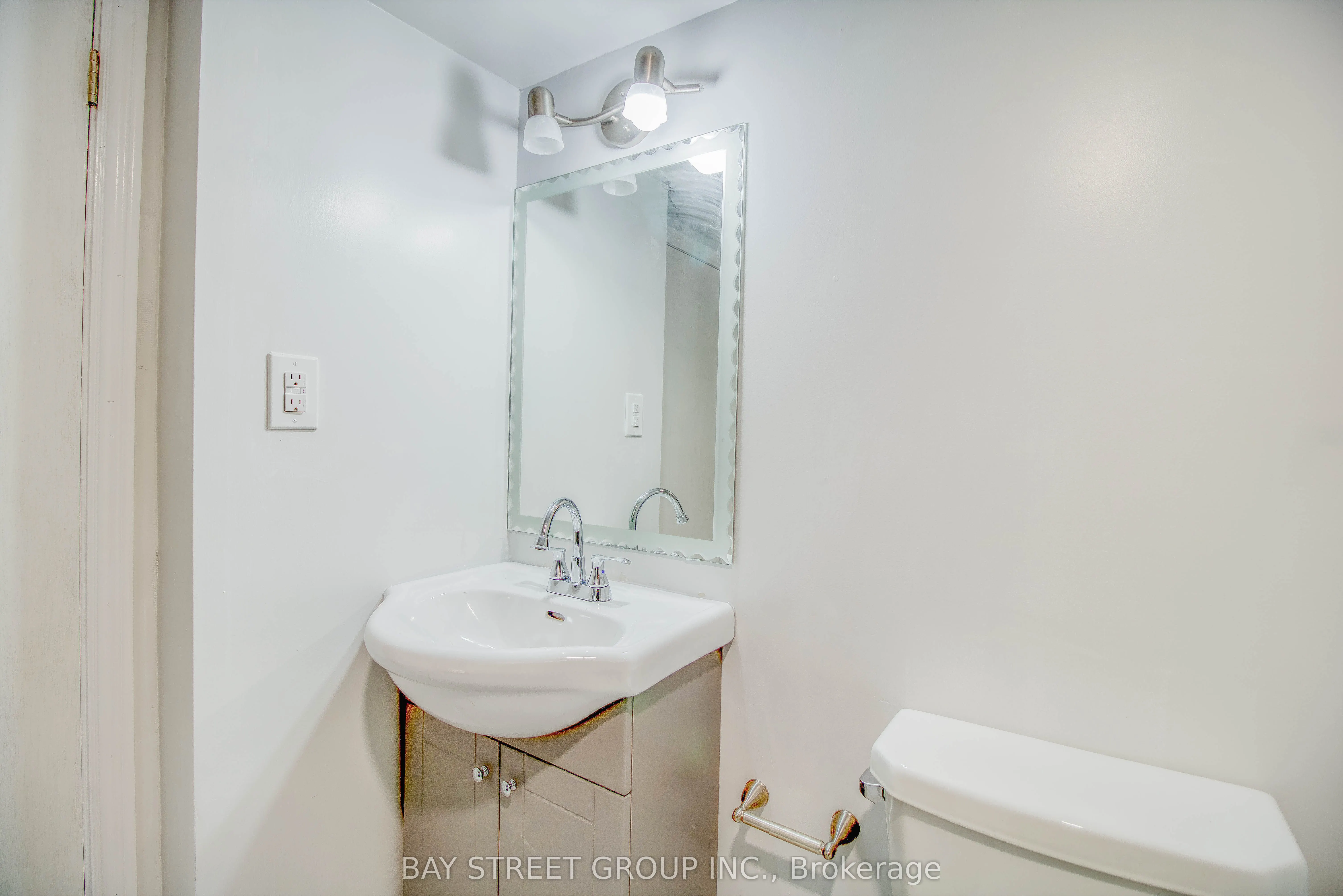 65 Davis Road N, #Basement #2