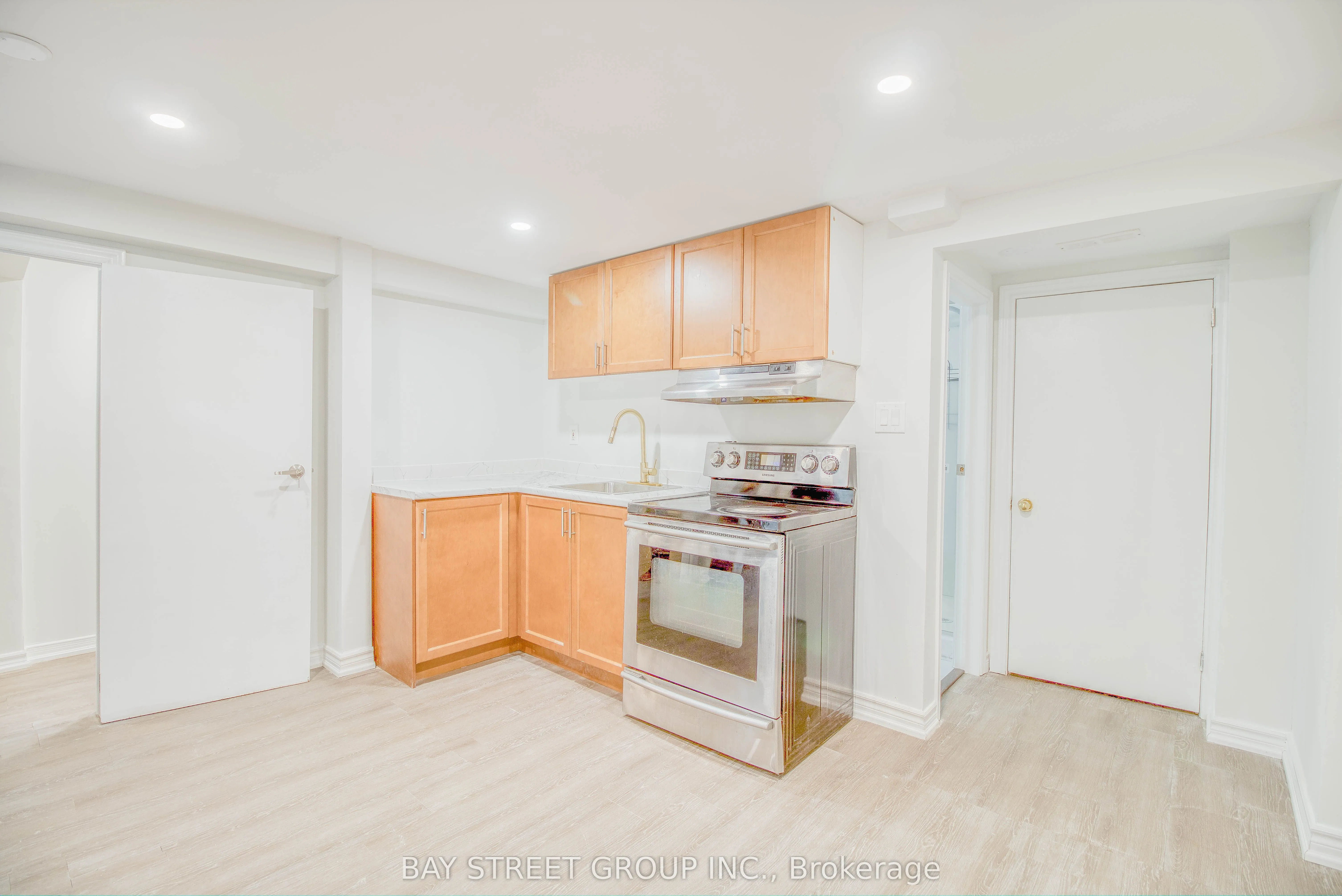 65 Davis Road N, #Basement #1