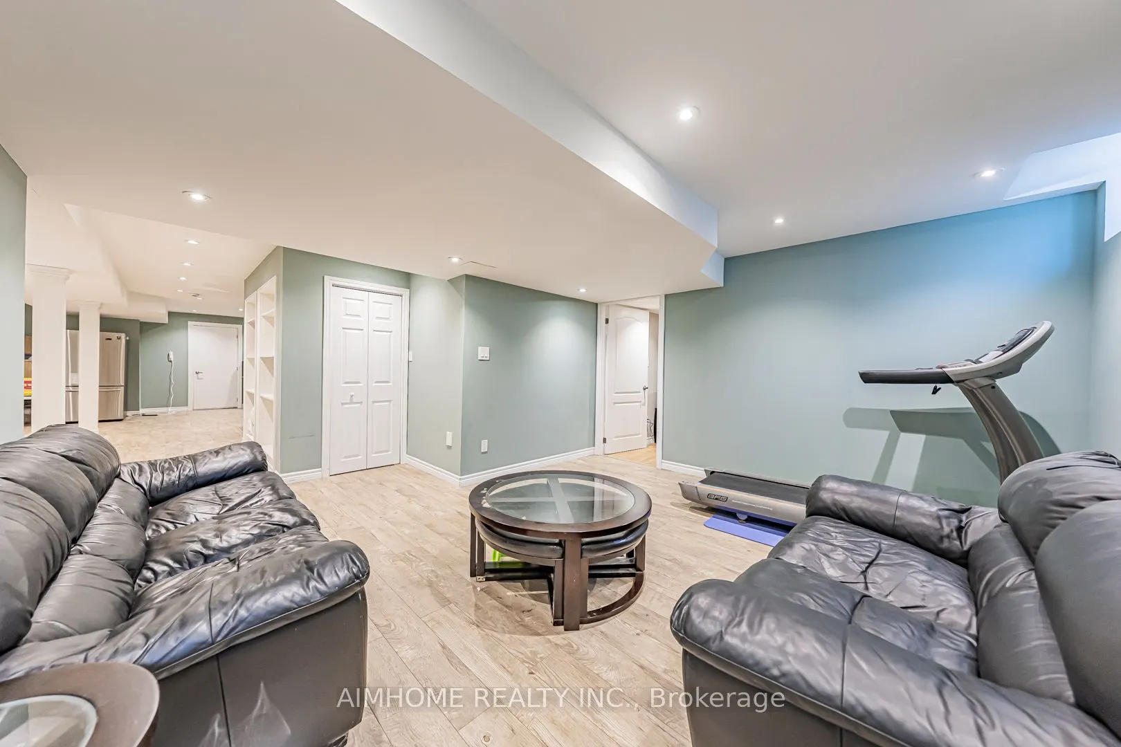 986 Wilbur Pipher Circle