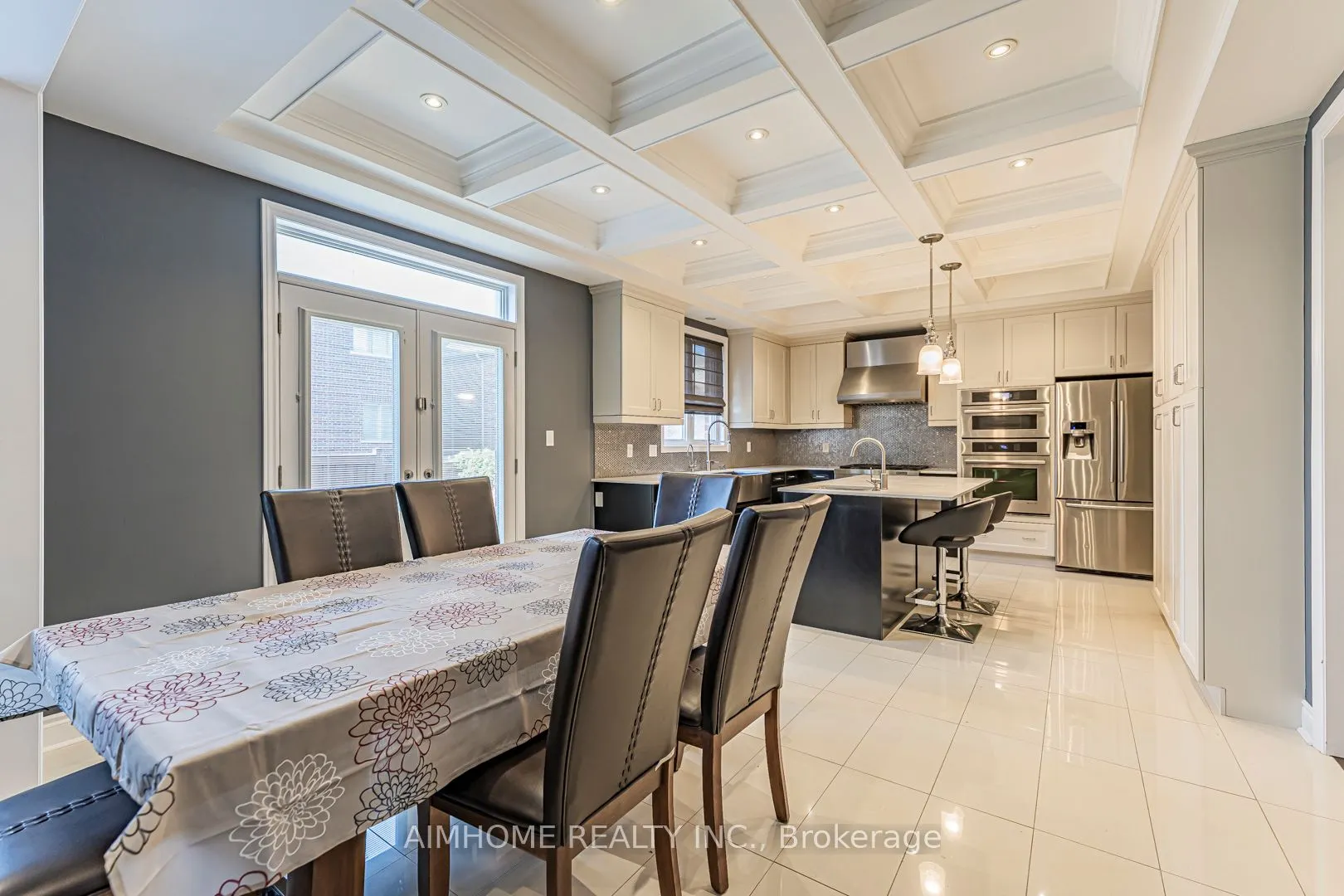 986 Wilbur Pipher Circle