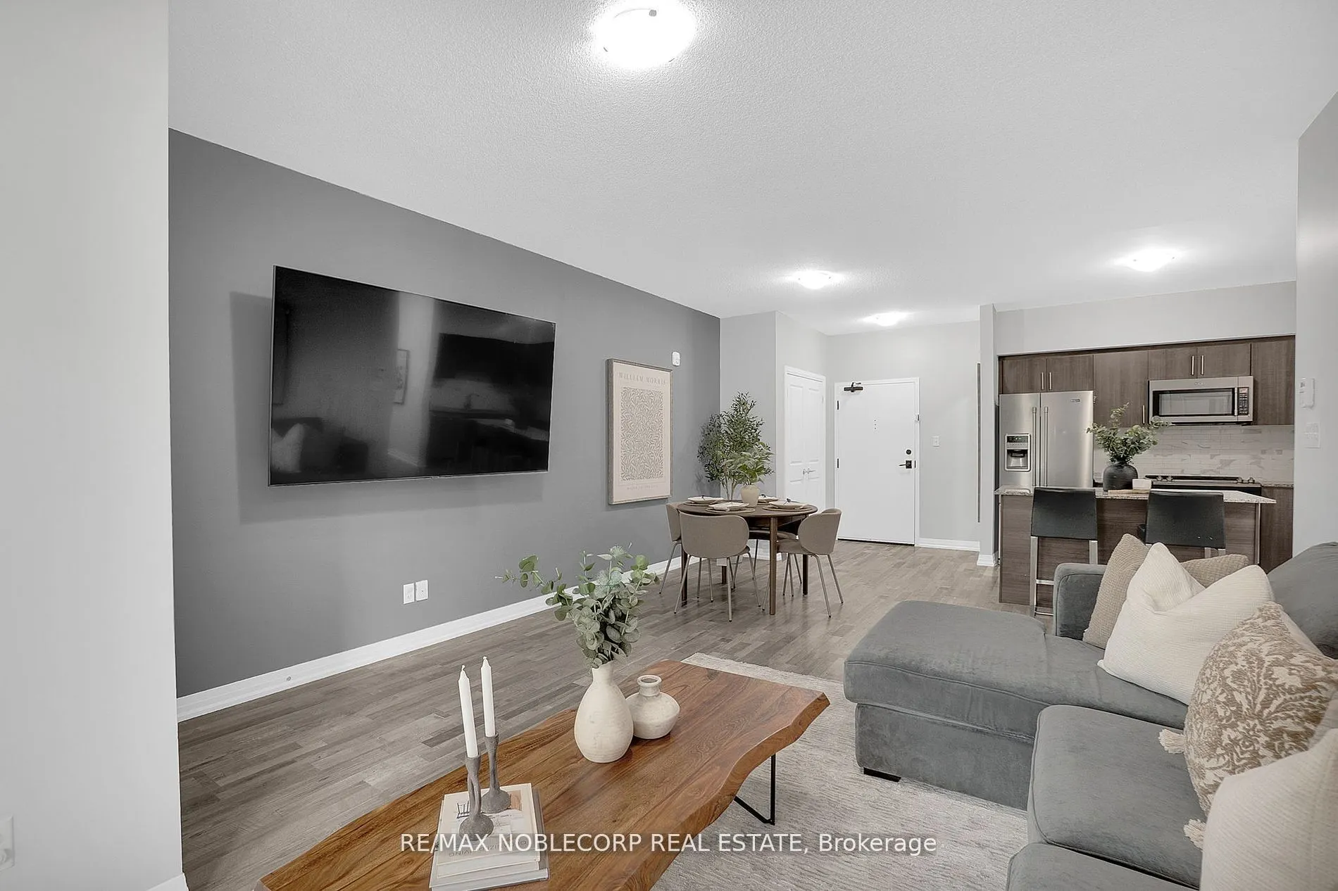 157 Wellington Street E, #206