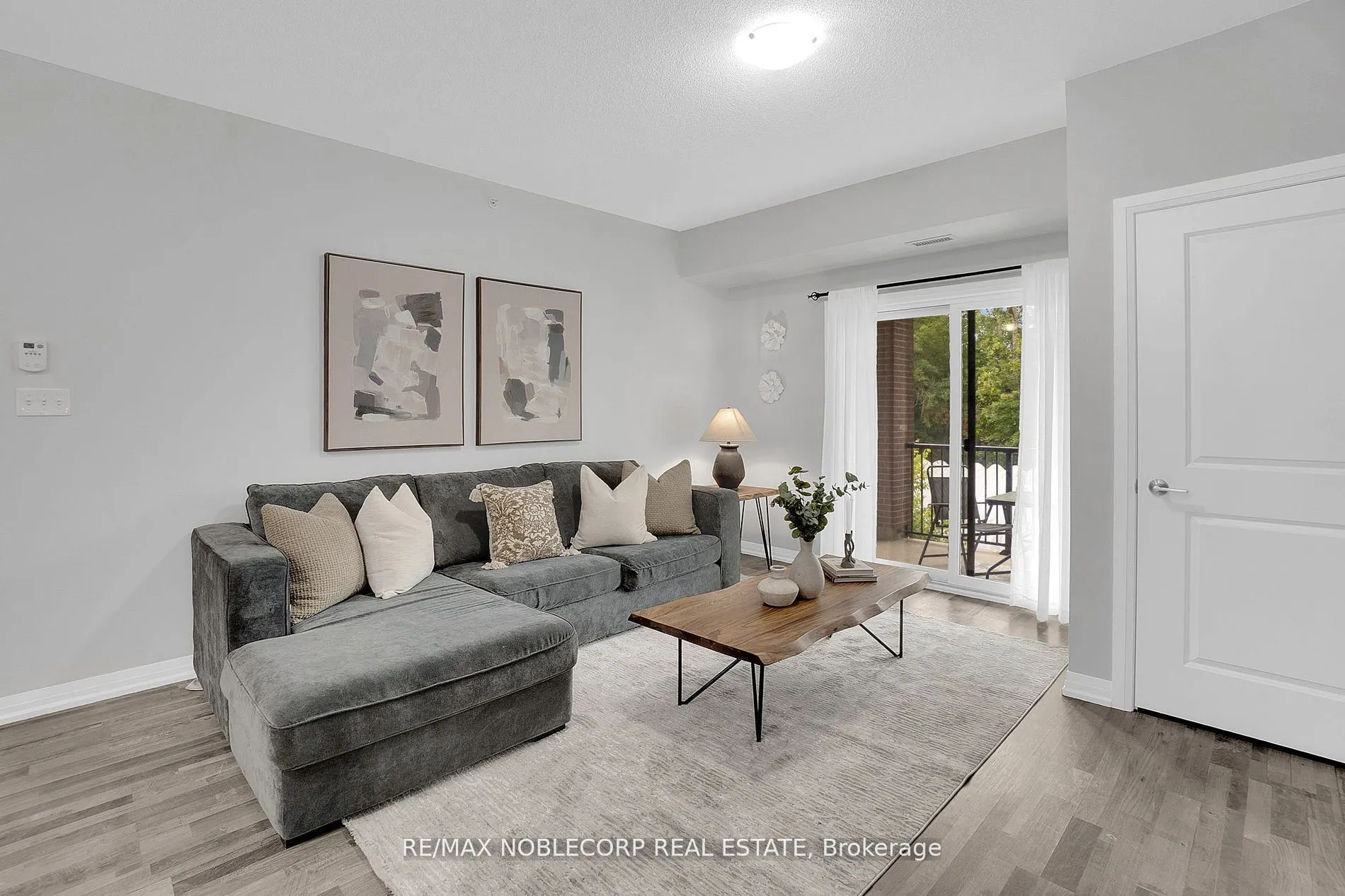 157 Wellington Street E, #206