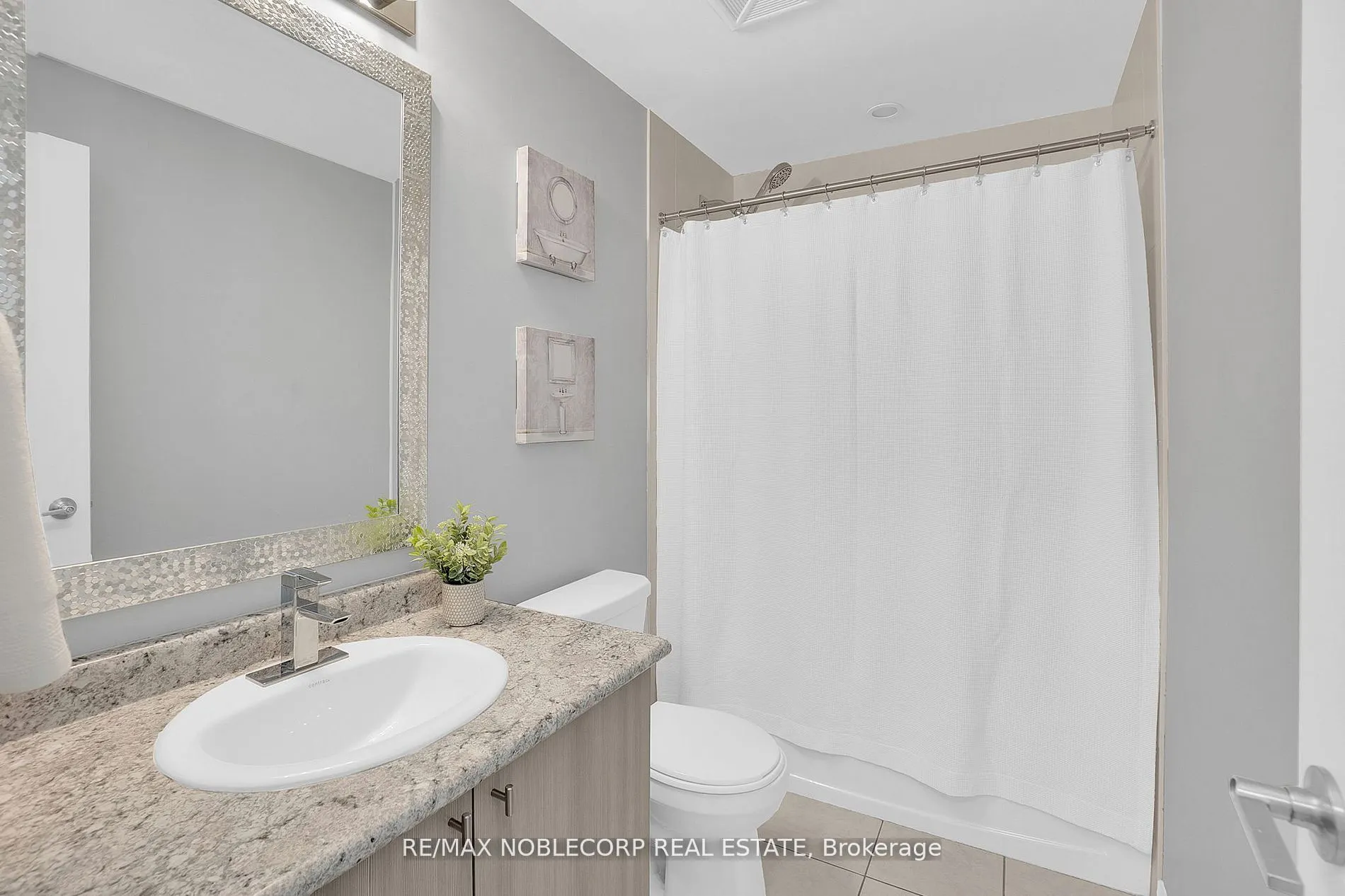 157 Wellington Street E, #206