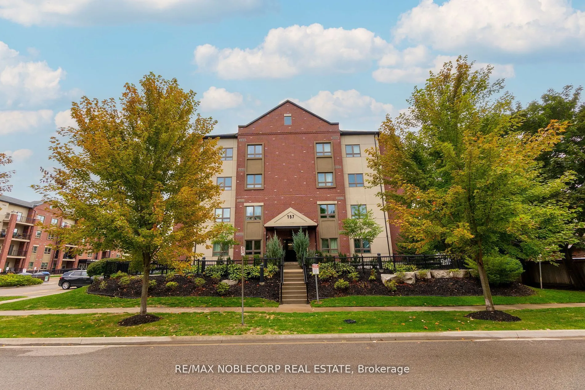 157 Wellington Street E, #206