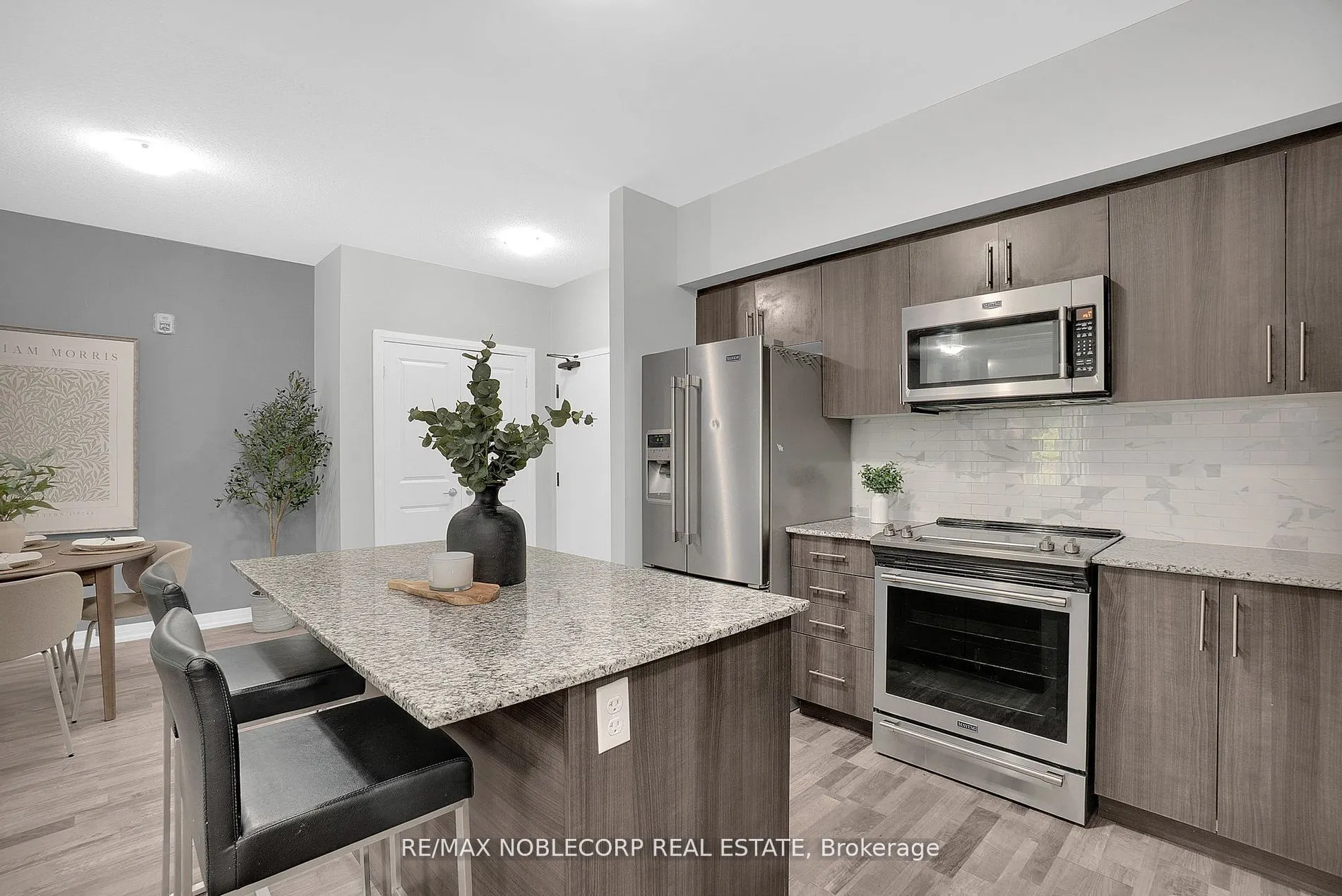 157 Wellington Street E, #206