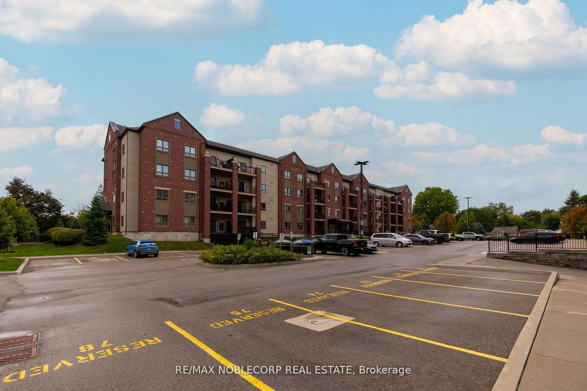 157 Wellington Street E, #206